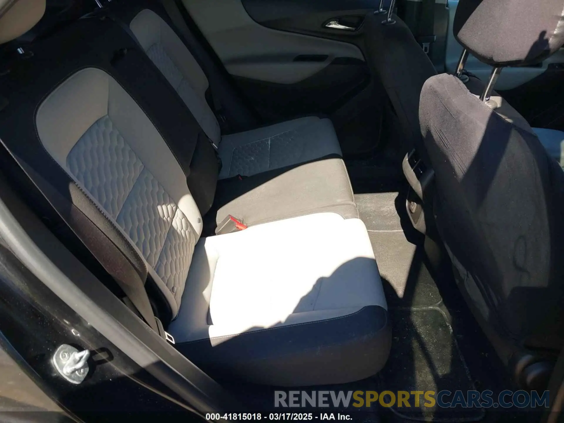 8 Photograph of a damaged car 2GNAXUEVXL6218459 CHEVROLET EQUINOX 2020