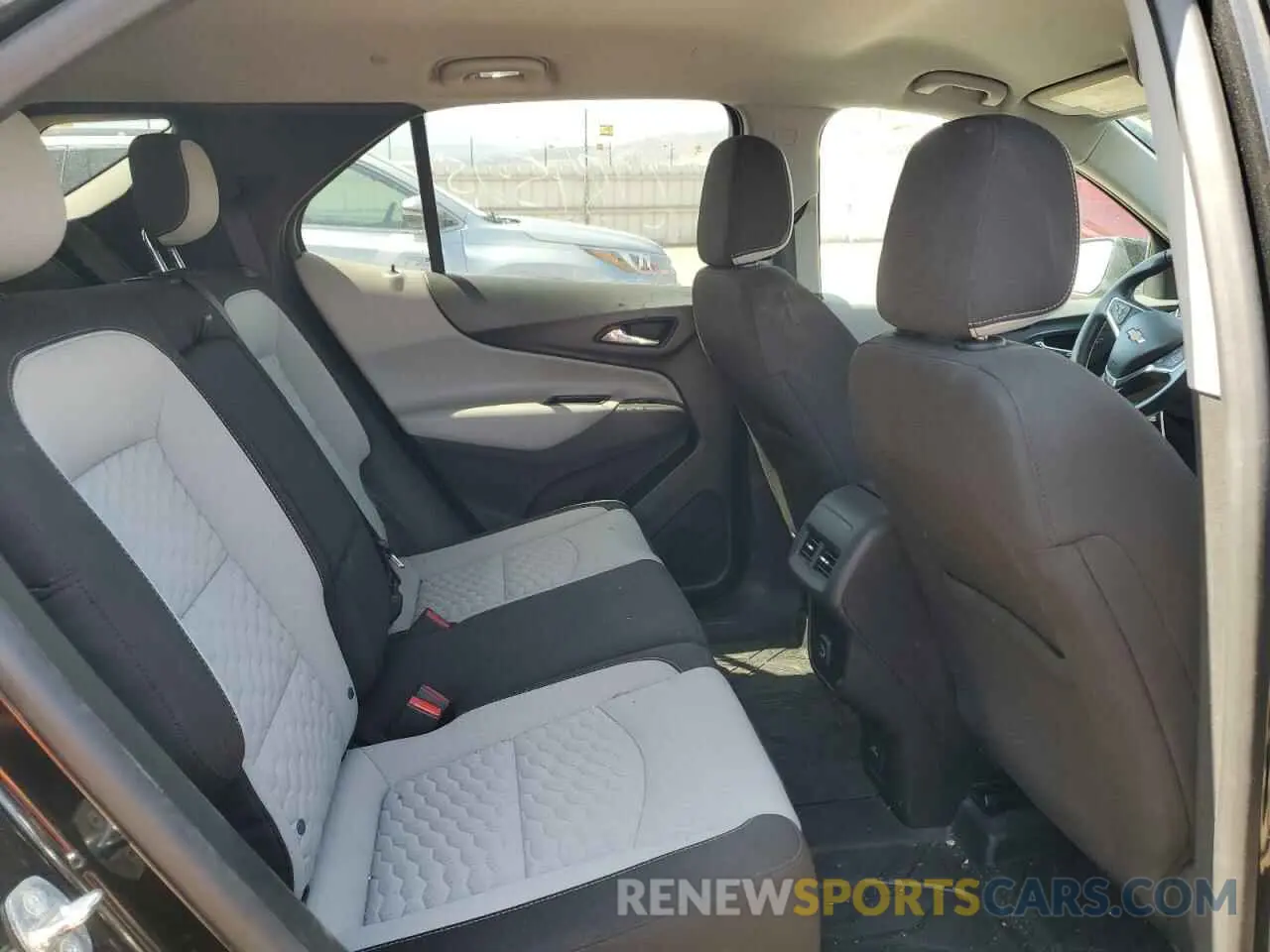 11 Фотография поврежденного автомобиля 2GNAXVEX3L6257837 CHEVROLET EQUINOX 2020