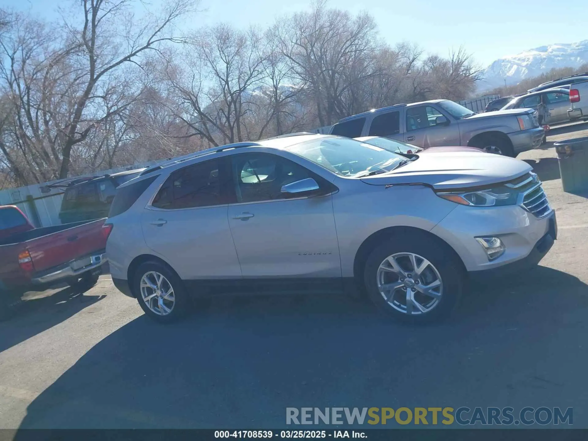 13 Photograph of a damaged car 2GNAXXEV2L6185460 CHEVROLET EQUINOX 2020