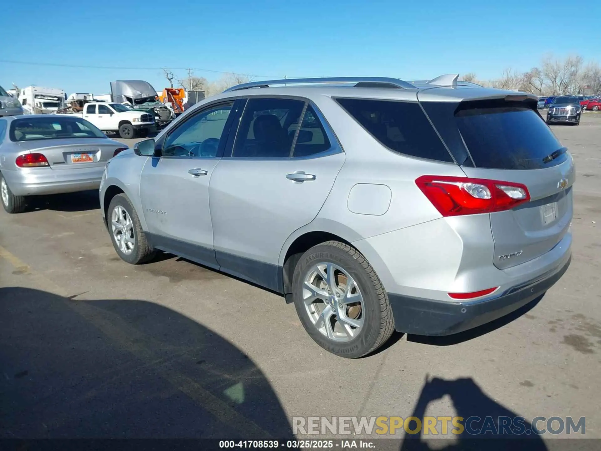 3 Photograph of a damaged car 2GNAXXEV2L6185460 CHEVROLET EQUINOX 2020