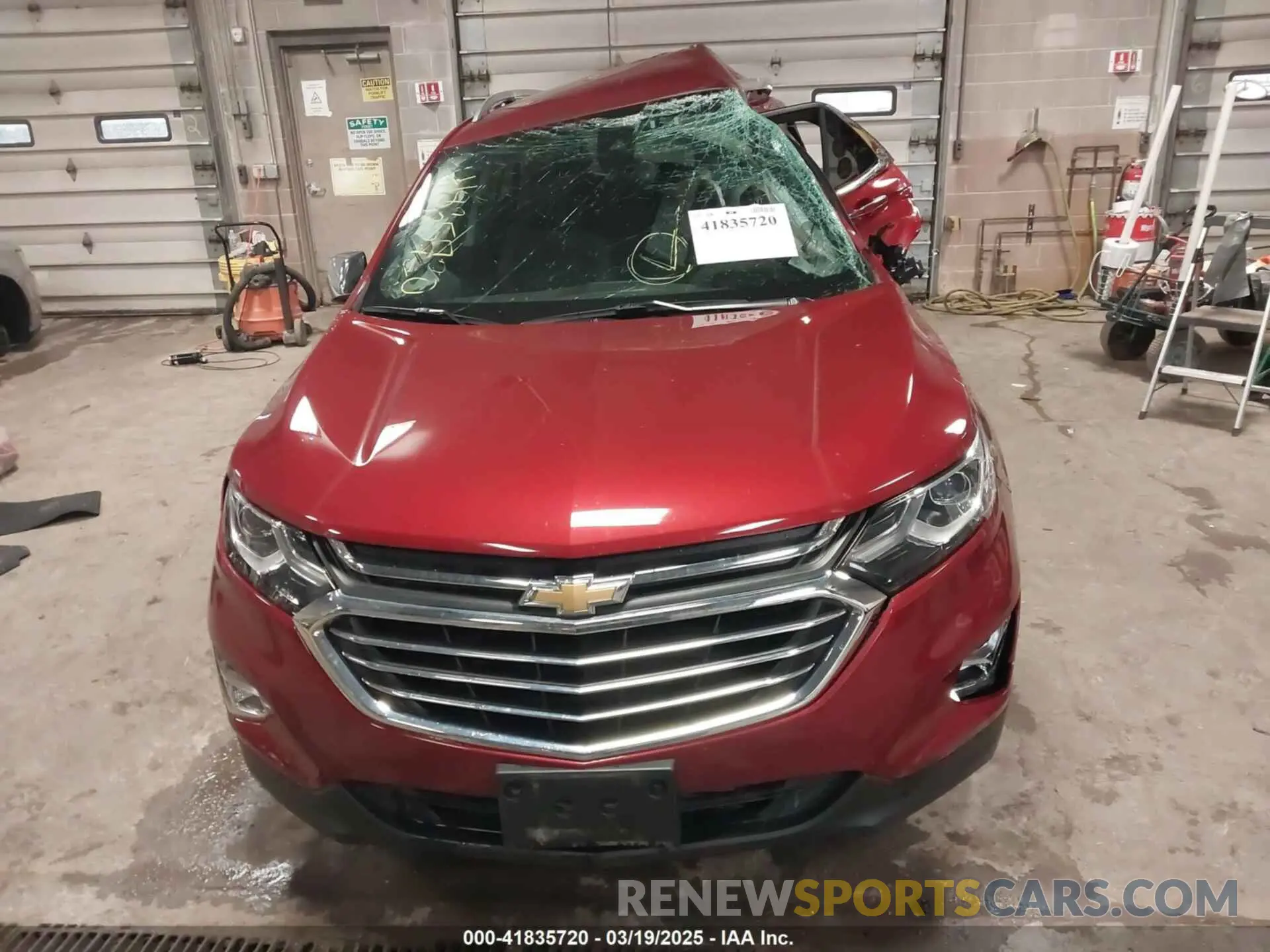 11 Photograph of a damaged car 2GNAXXEV5L6269935 CHEVROLET EQUINOX 2020