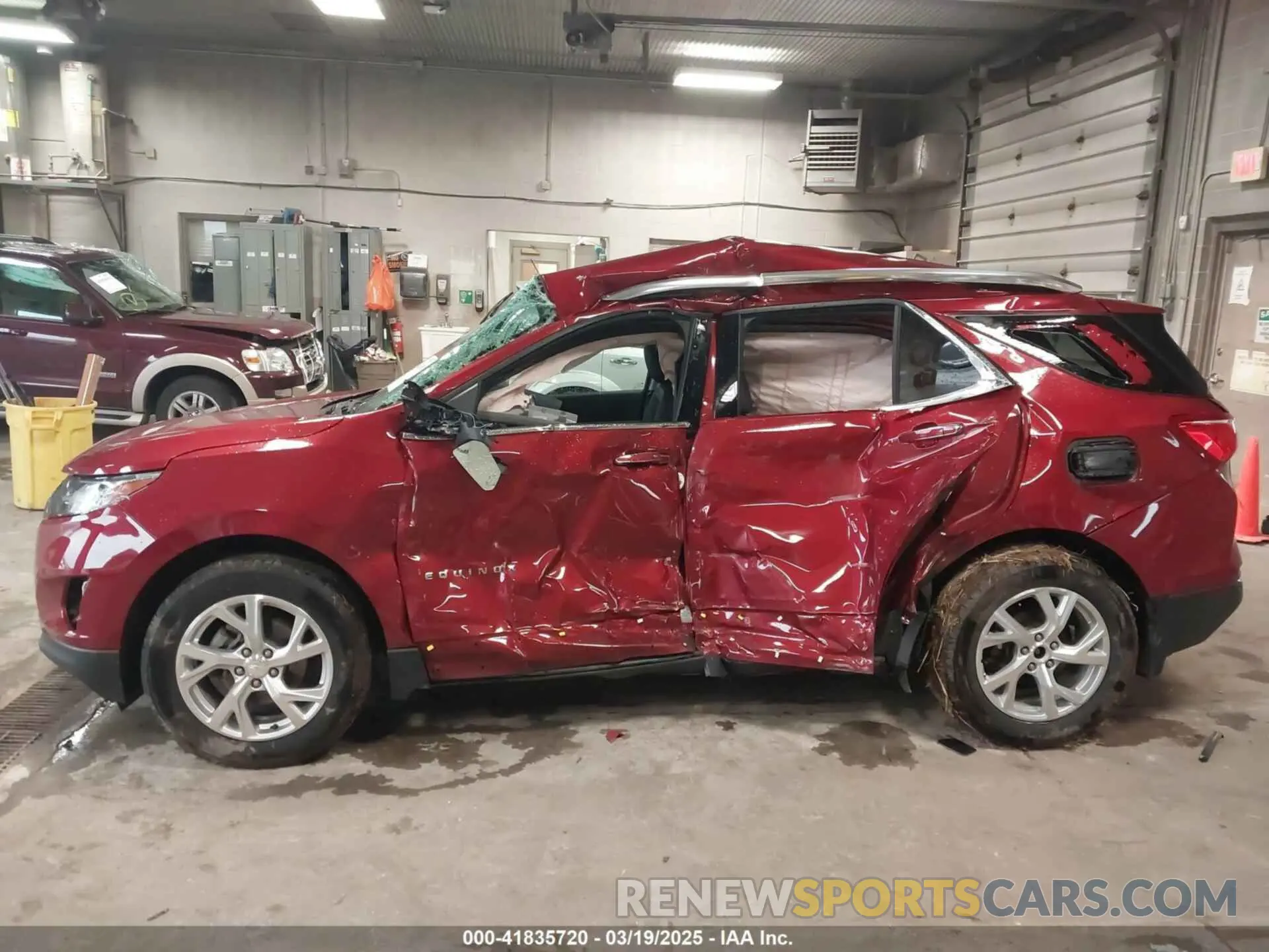 13 Photograph of a damaged car 2GNAXXEV5L6269935 CHEVROLET EQUINOX 2020