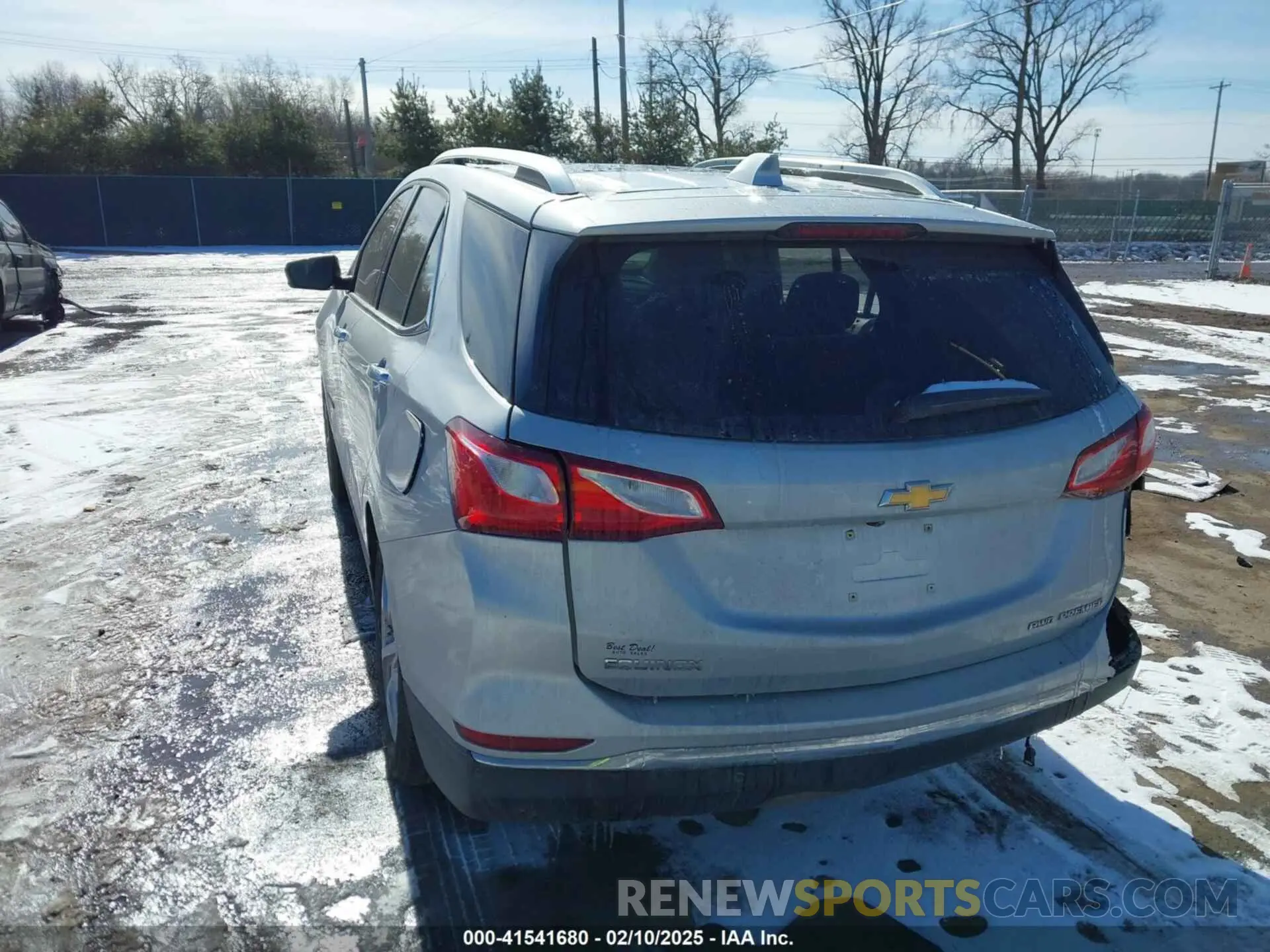 3 Photograph of a damaged car 2GNAXXEV7L6162109 CHEVROLET EQUINOX 2020