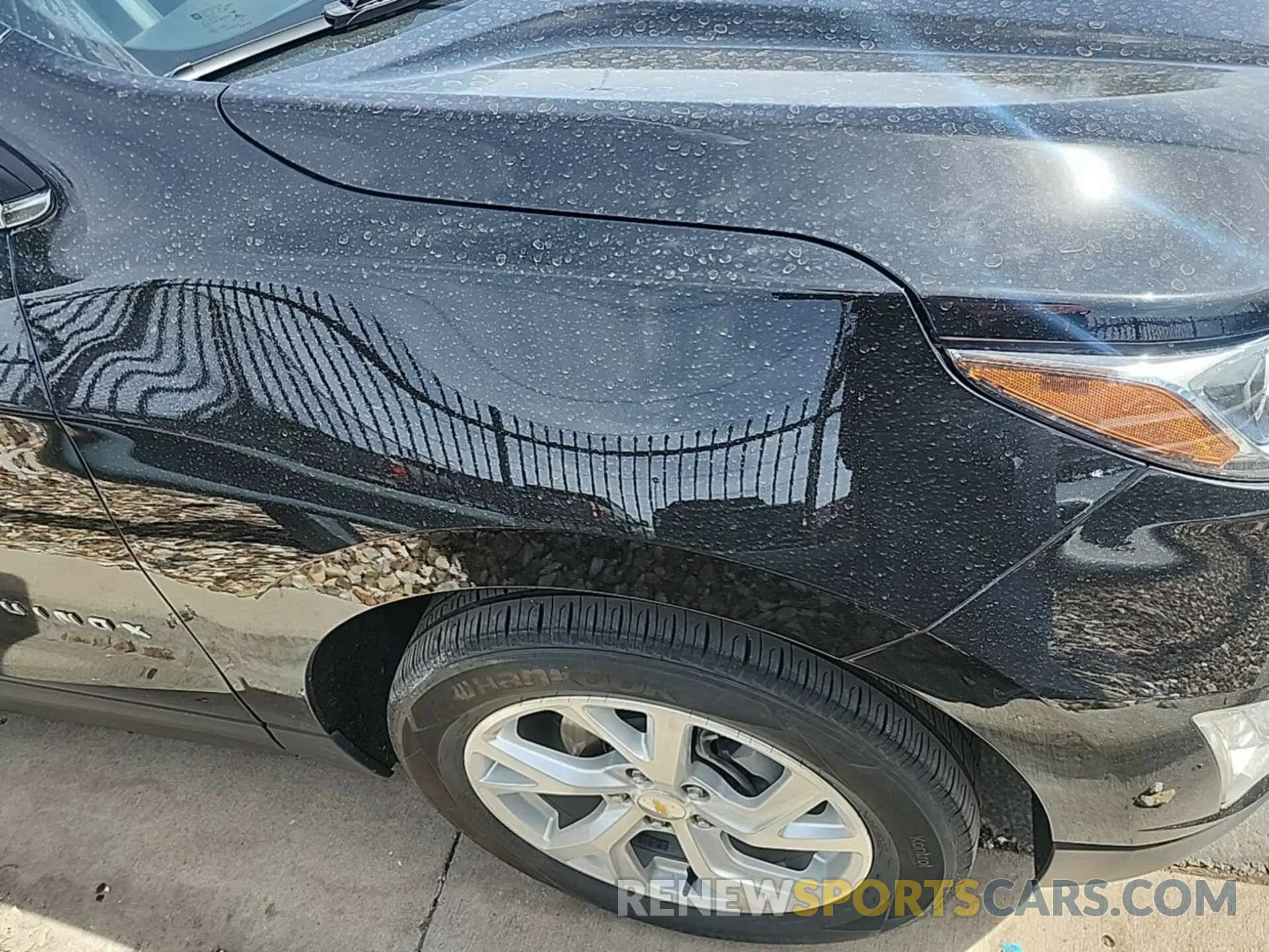 17 Photograph of a damaged car 2GNAXXEVXL6215532 CHEVROLET EQUINOX 2020