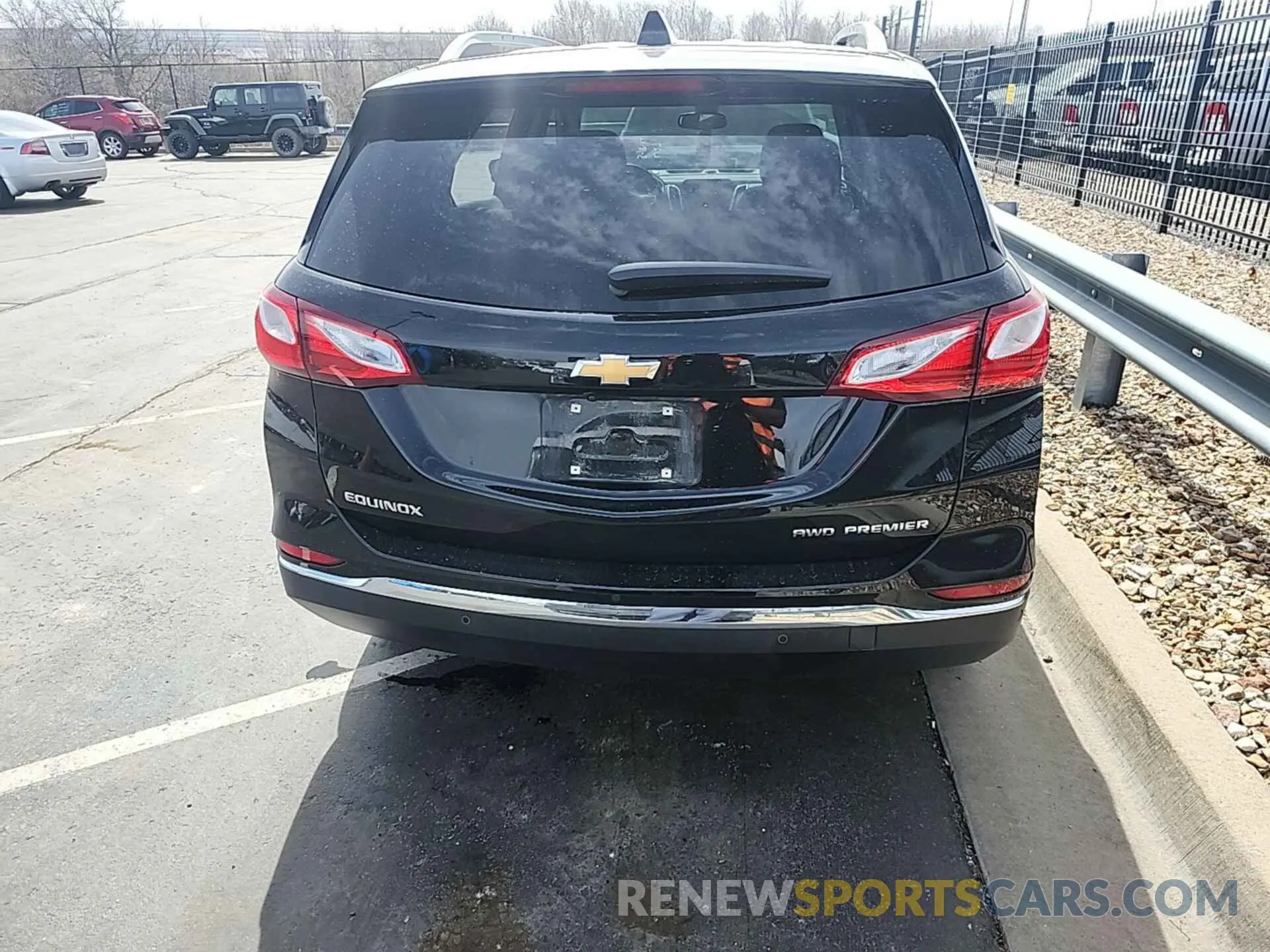 24 Photograph of a damaged car 2GNAXXEVXL6215532 CHEVROLET EQUINOX 2020