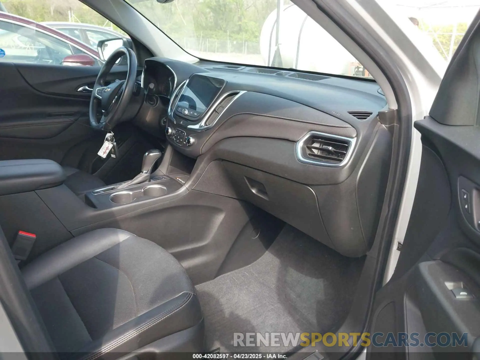 5 Photograph of a damaged car 2GNAXYEX1L6221209 CHEVROLET EQUINOX 2020