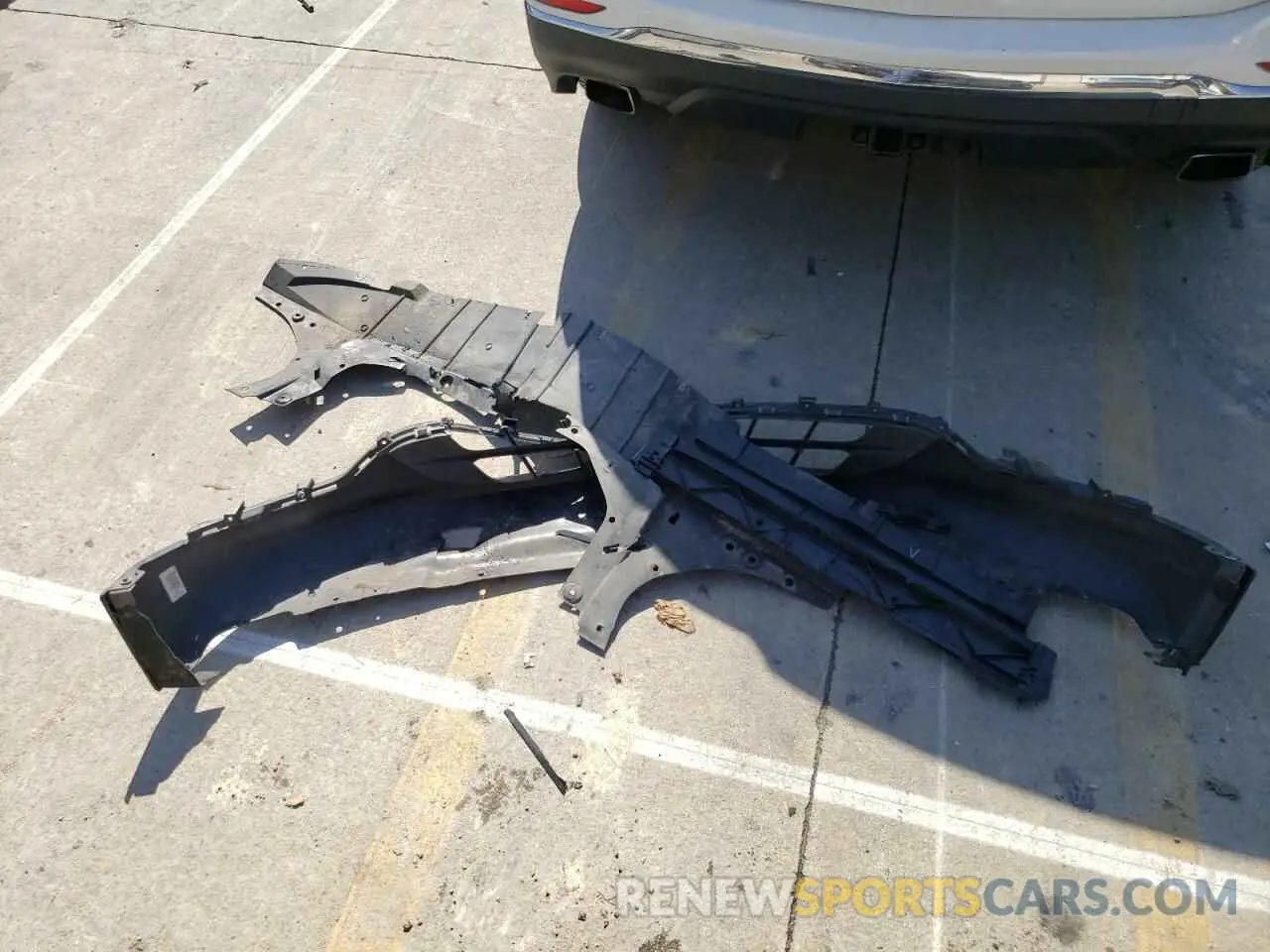 13 Photograph of a damaged car 2GNAXYEX2L6186695 CHEVROLET EQUINOX 2020