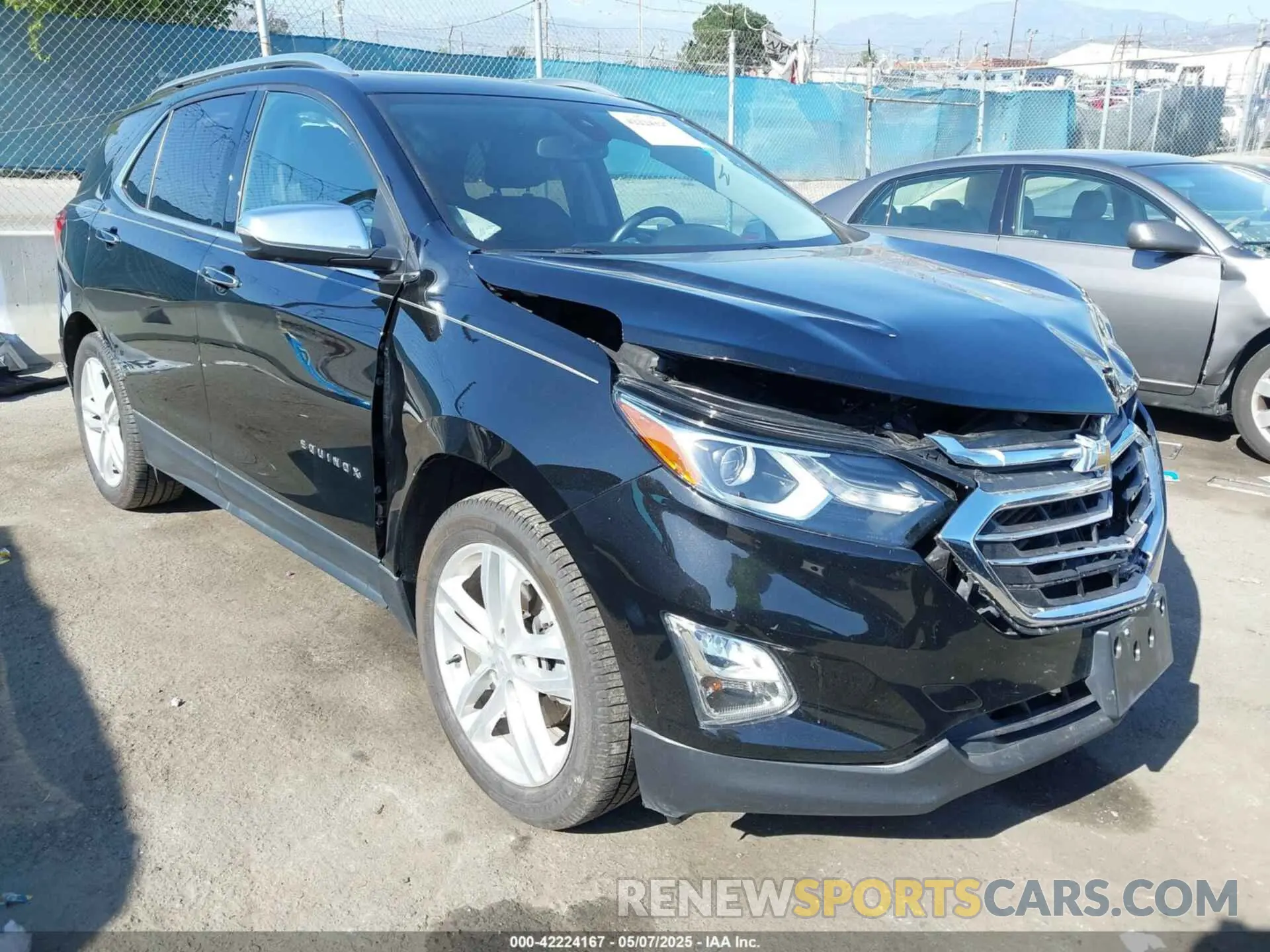 1 Photograph of a damaged car 2GNAXYEX4L6156811 CHEVROLET EQUINOX 2020