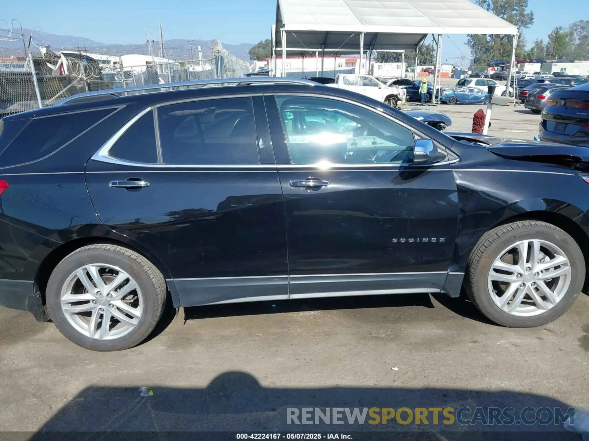 13 Photograph of a damaged car 2GNAXYEX4L6156811 CHEVROLET EQUINOX 2020
