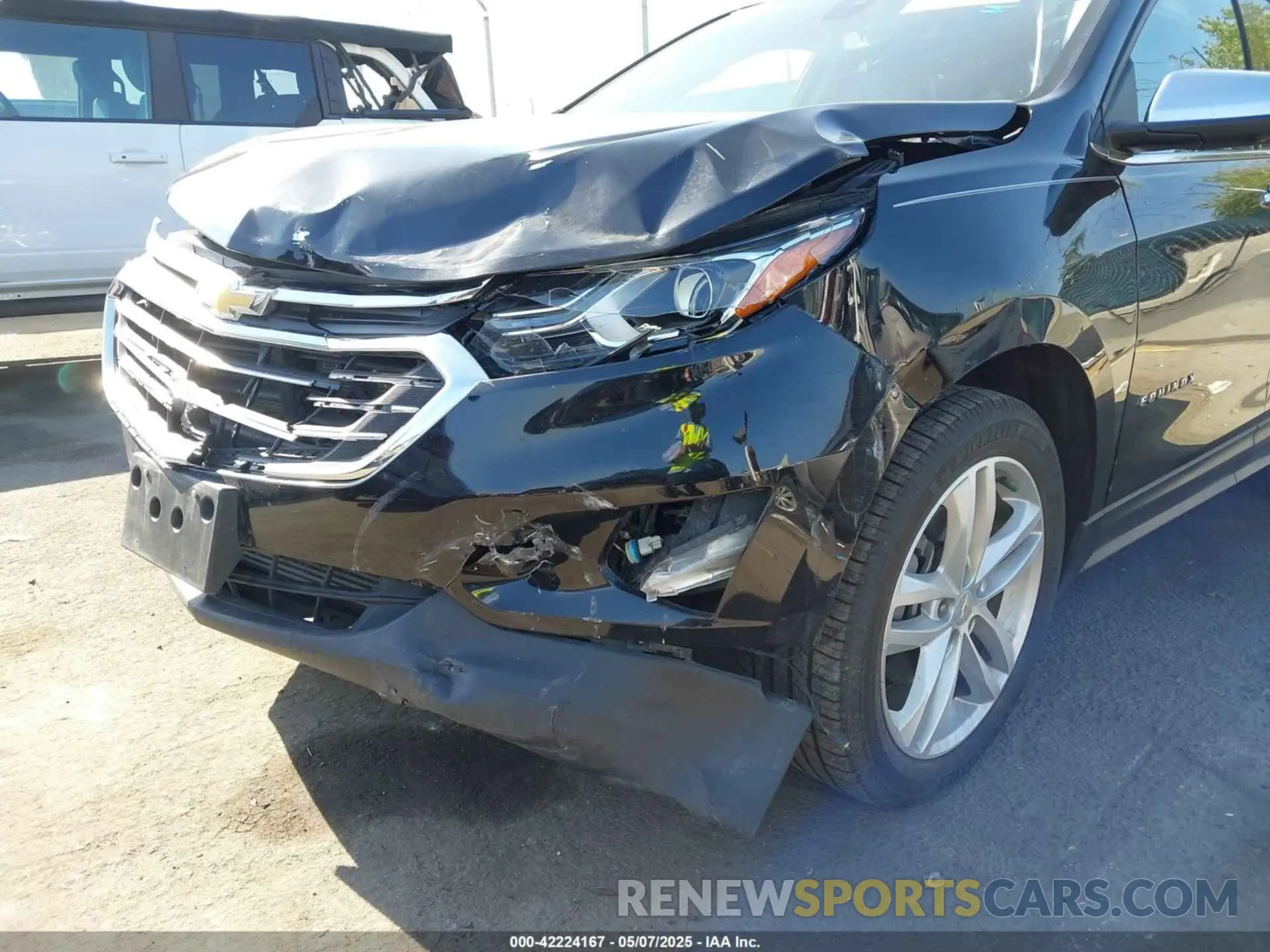 17 Photograph of a damaged car 2GNAXYEX4L6156811 CHEVROLET EQUINOX 2020