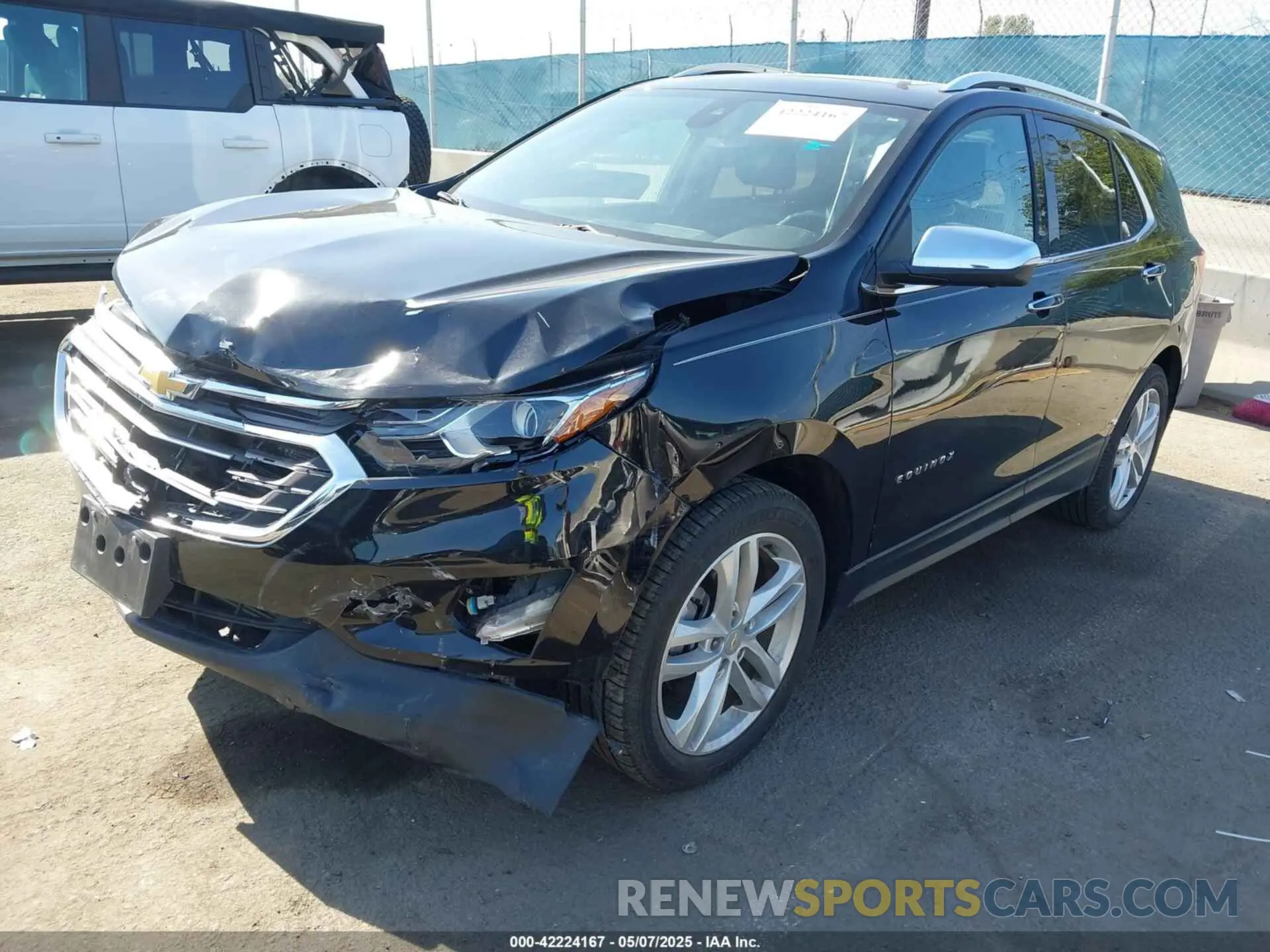 2 Photograph of a damaged car 2GNAXYEX4L6156811 CHEVROLET EQUINOX 2020