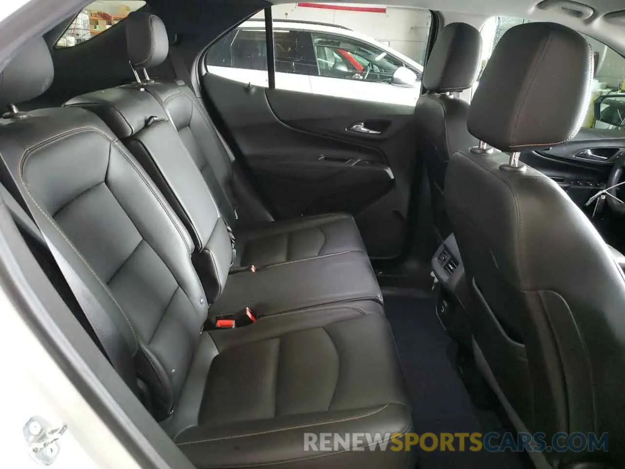 11 Photograph of a damaged car 2GNAXYEX4L6271294 CHEVROLET EQUINOX 2020