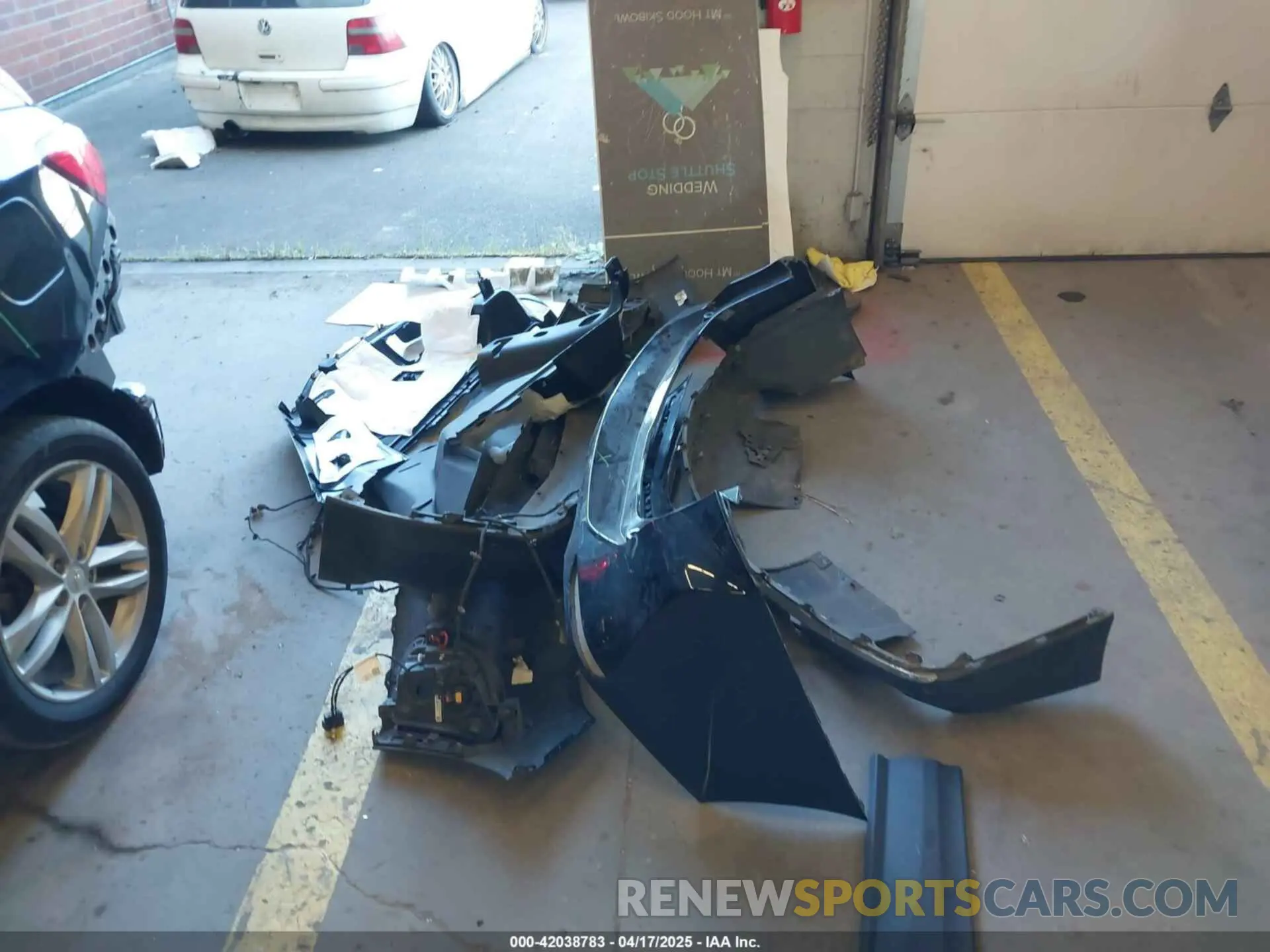 12 Photograph of a damaged car 2GNAXYEXXL6186797 CHEVROLET EQUINOX 2020