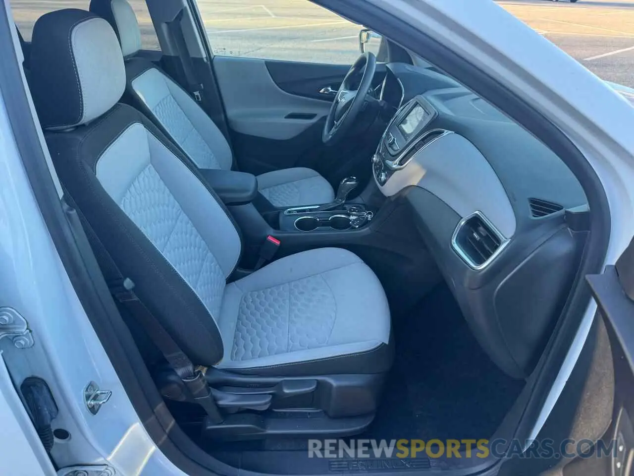 5 Photograph of a damaged car 3GNAX5EV2LS709616 CHEVROLET EQUINOX 2020