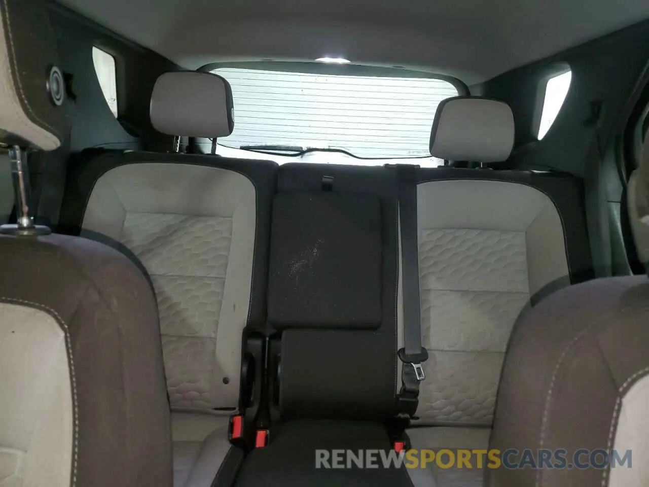 10 Photograph of a damaged car 3GNAX5EV4LS635387 CHEVROLET EQUINOX 2020