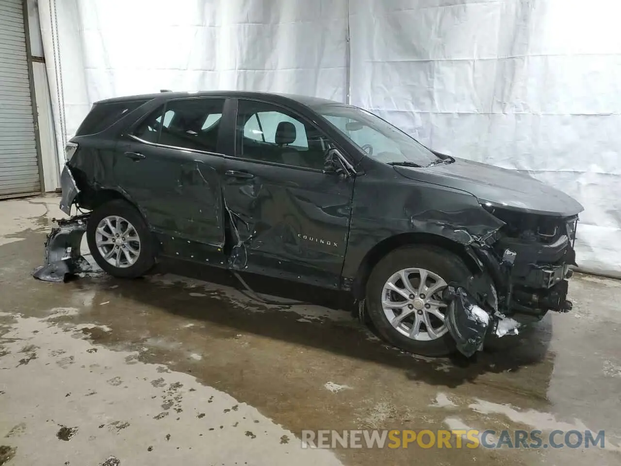 4 Photograph of a damaged car 3GNAX5EV4LS635387 CHEVROLET EQUINOX 2020