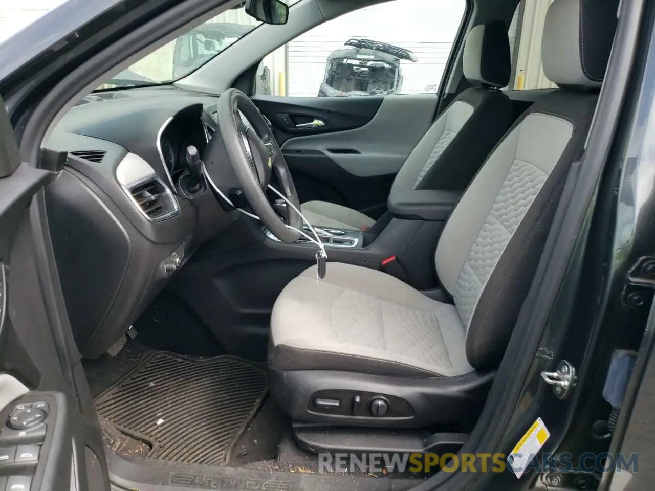 7 Фотография поврежденного автомобиля 3GNAXHEV0LS560673 CHEVROLET EQUINOX 2020