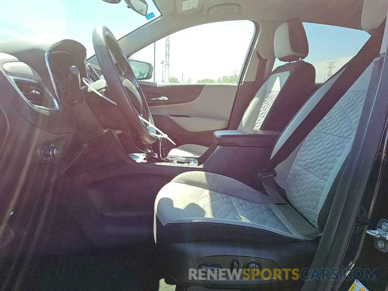 7 Фотография поврежденного автомобиля 3GNAXHEV0LS645786 CHEVROLET EQUINOX 2020