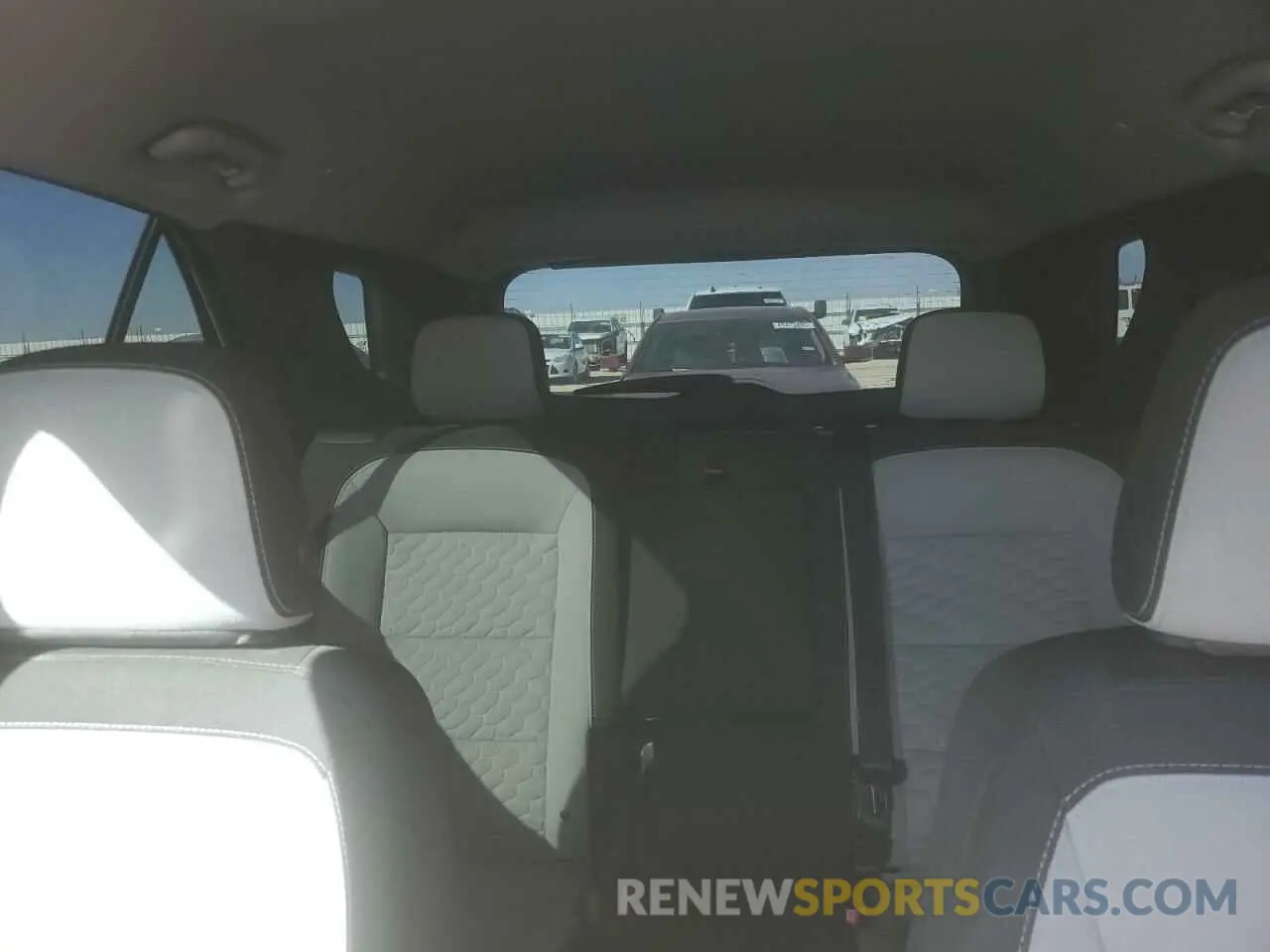 10 Photograph of a damaged car 3GNAXHEV1LS672639 CHEVROLET EQUINOX 2020