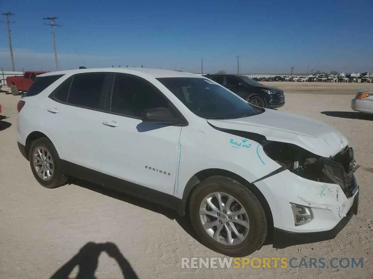 4 Photograph of a damaged car 3GNAXHEV1LS672639 CHEVROLET EQUINOX 2020