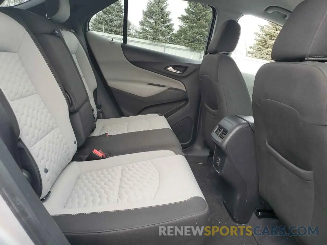 11 Photograph of a damaged car 3GNAXHEV1LS685682 CHEVROLET EQUINOX 2020