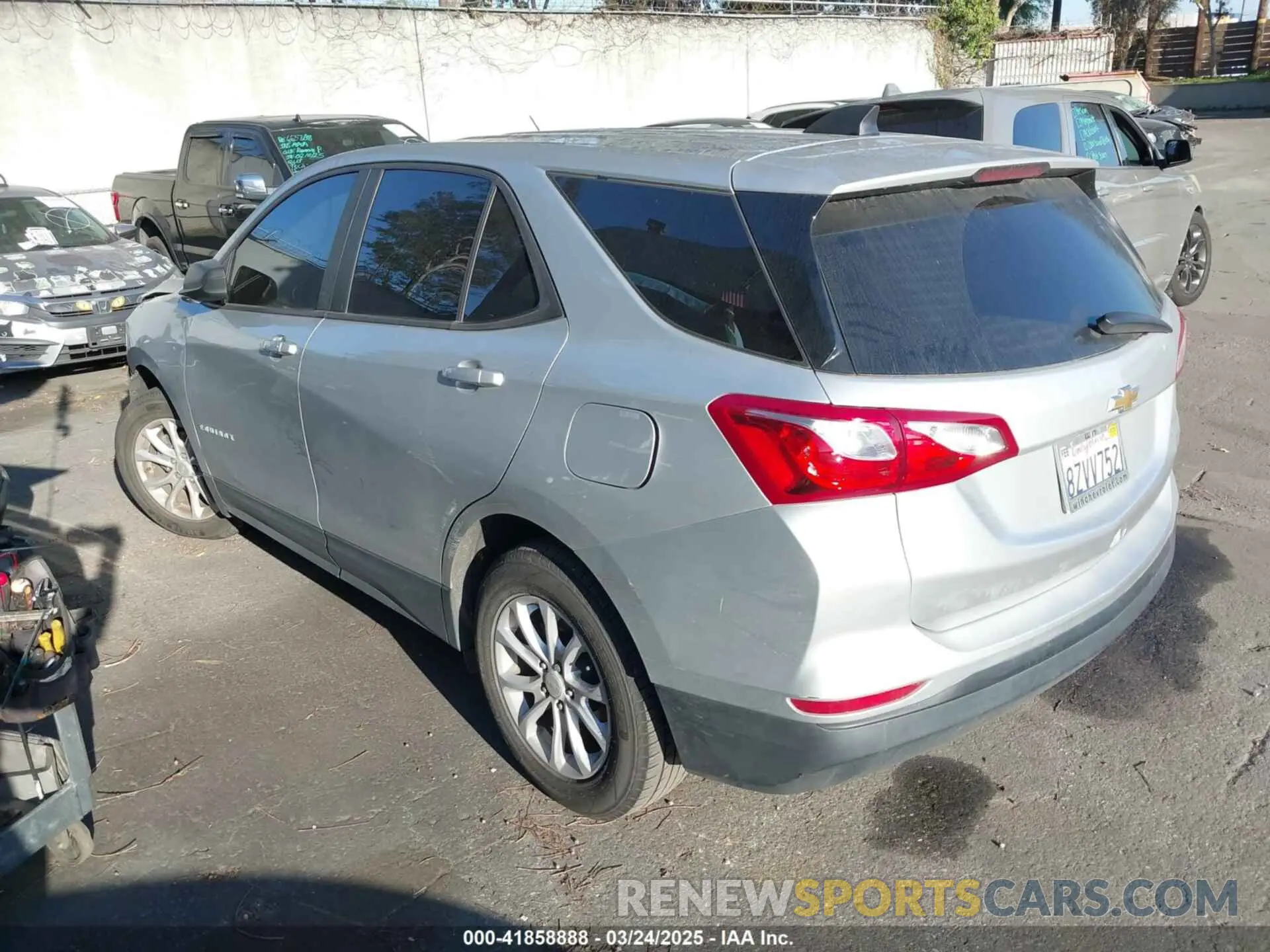 3 Photograph of a damaged car 3GNAXHEV2LS557791 CHEVROLET EQUINOX 2020