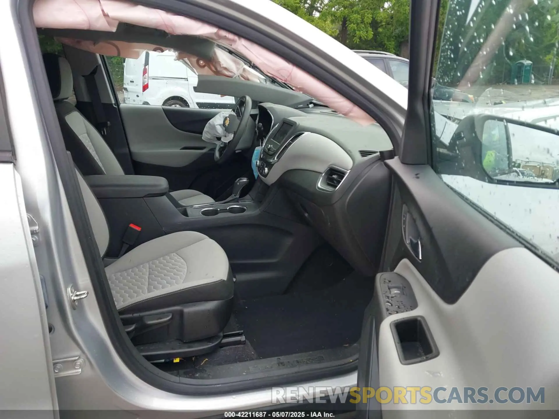 5 Фотография поврежденного автомобиля 3GNAXHEV3LS522936 CHEVROLET EQUINOX 2020