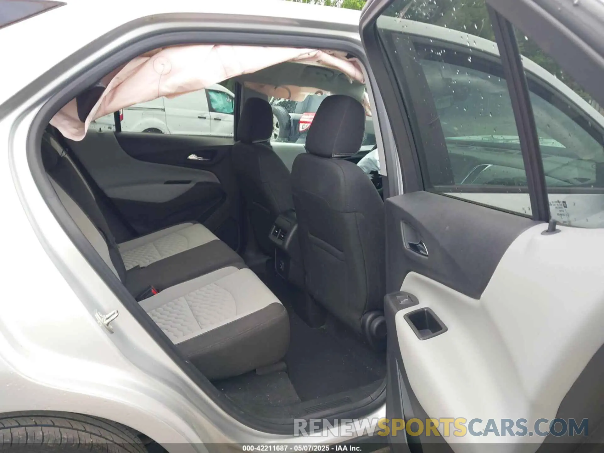 8 Фотография поврежденного автомобиля 3GNAXHEV3LS522936 CHEVROLET EQUINOX 2020