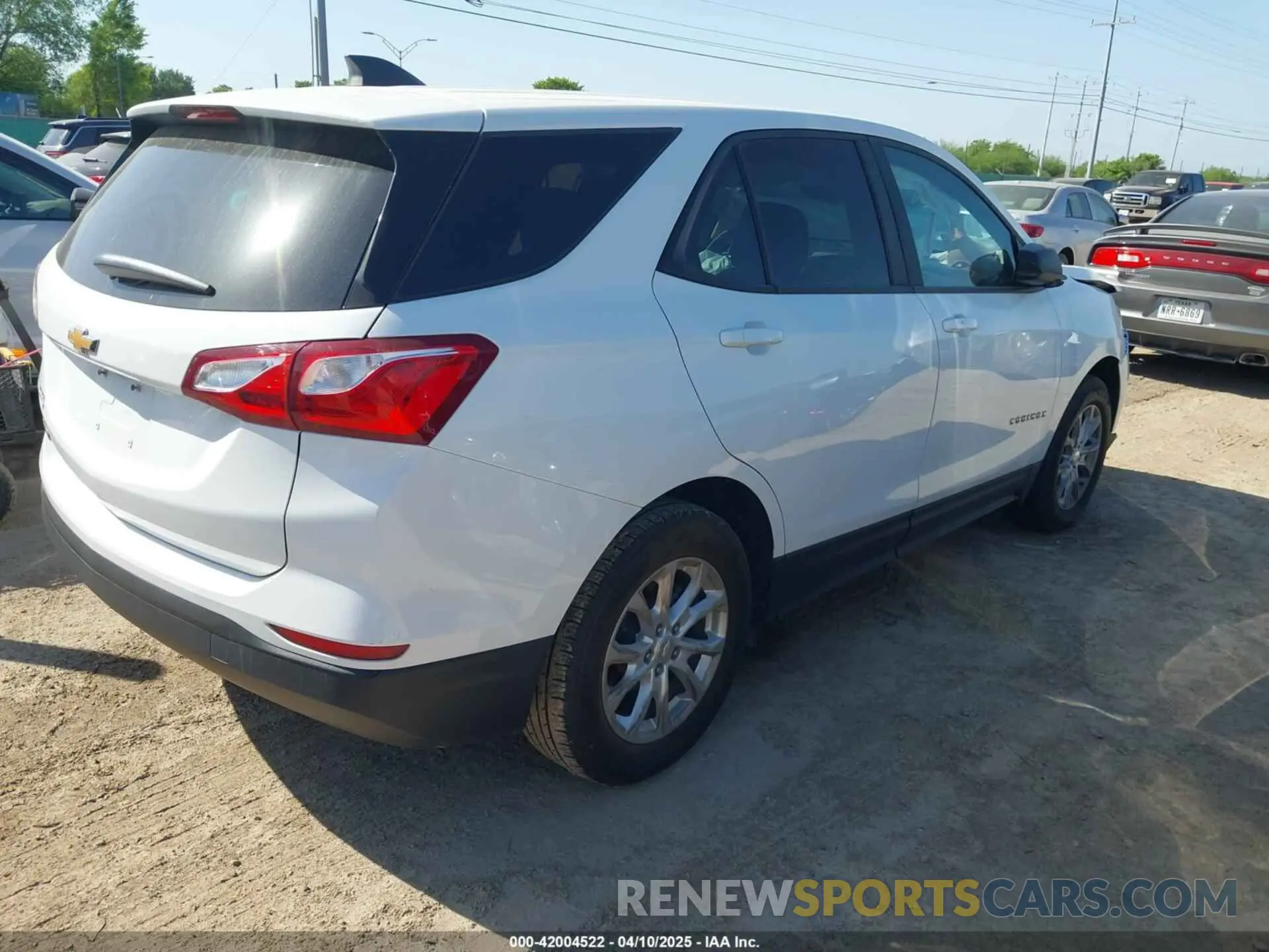 4 Фотография поврежденного автомобиля 3GNAXHEV3LS536867 CHEVROLET EQUINOX 2020