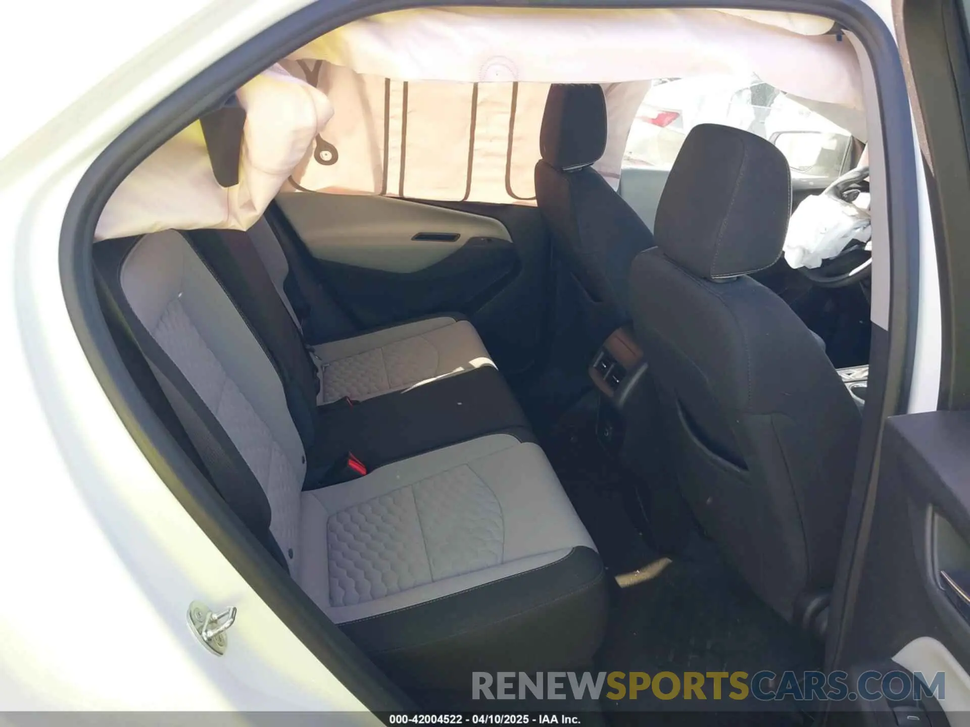 8 Фотография поврежденного автомобиля 3GNAXHEV3LS536867 CHEVROLET EQUINOX 2020