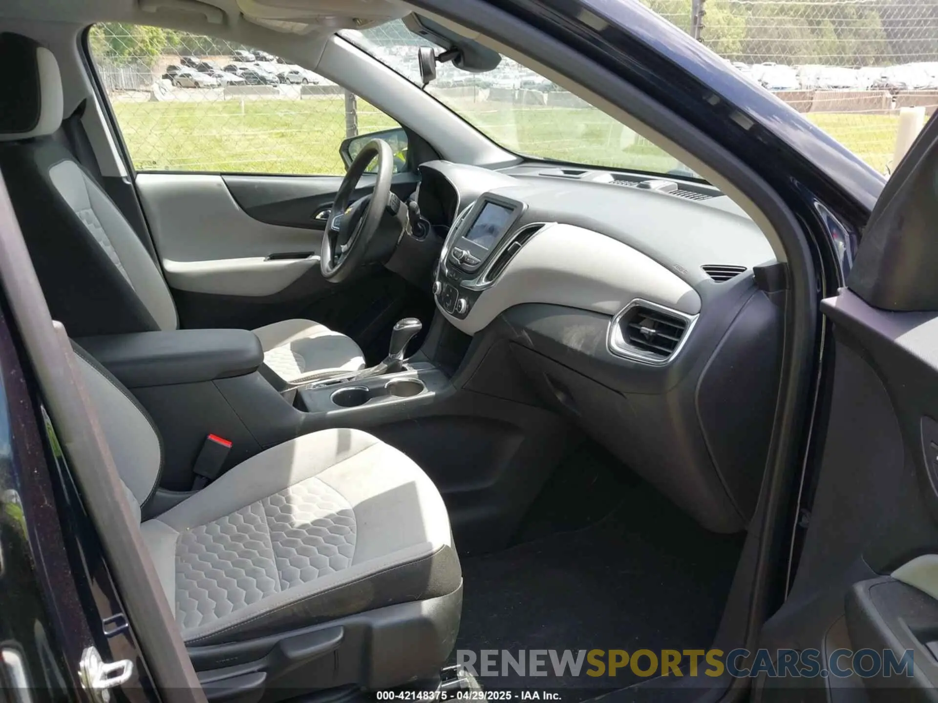 5 Photograph of a damaged car 3GNAXHEV3LS668110 CHEVROLET EQUINOX 2020