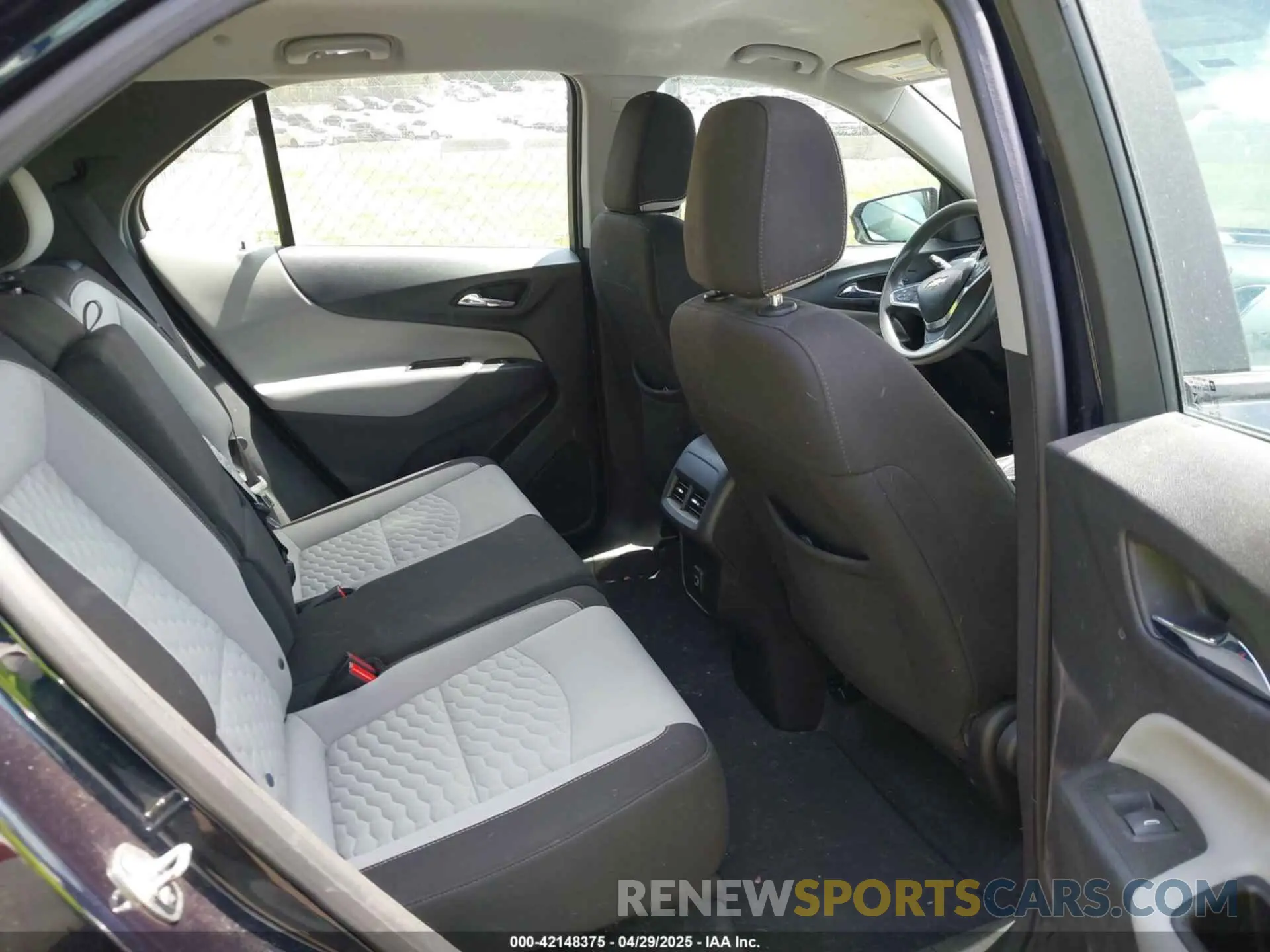 8 Photograph of a damaged car 3GNAXHEV3LS668110 CHEVROLET EQUINOX 2020