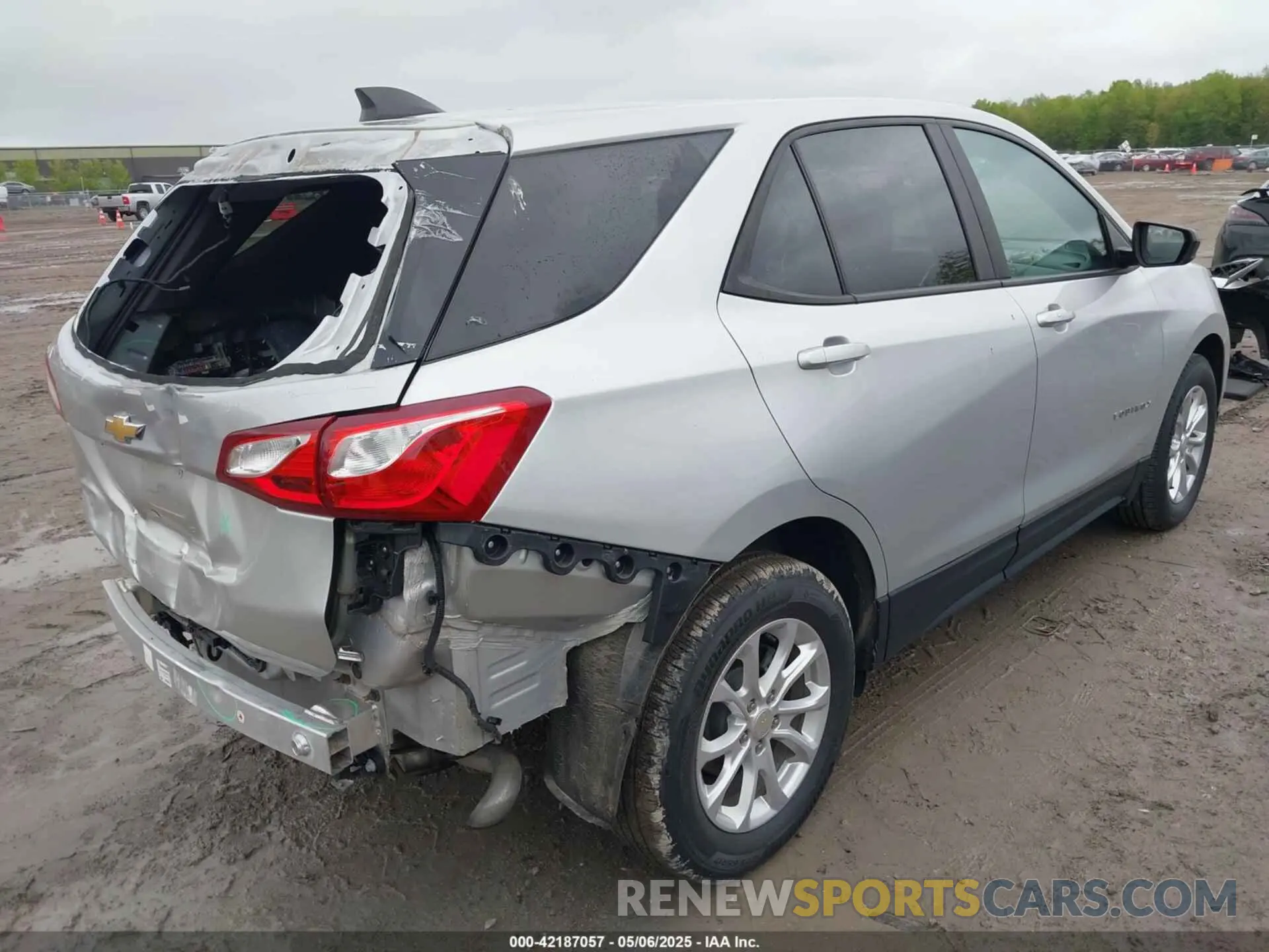 4 Фотография поврежденного автомобиля 3GNAXHEV3LS679799 CHEVROLET EQUINOX 2020