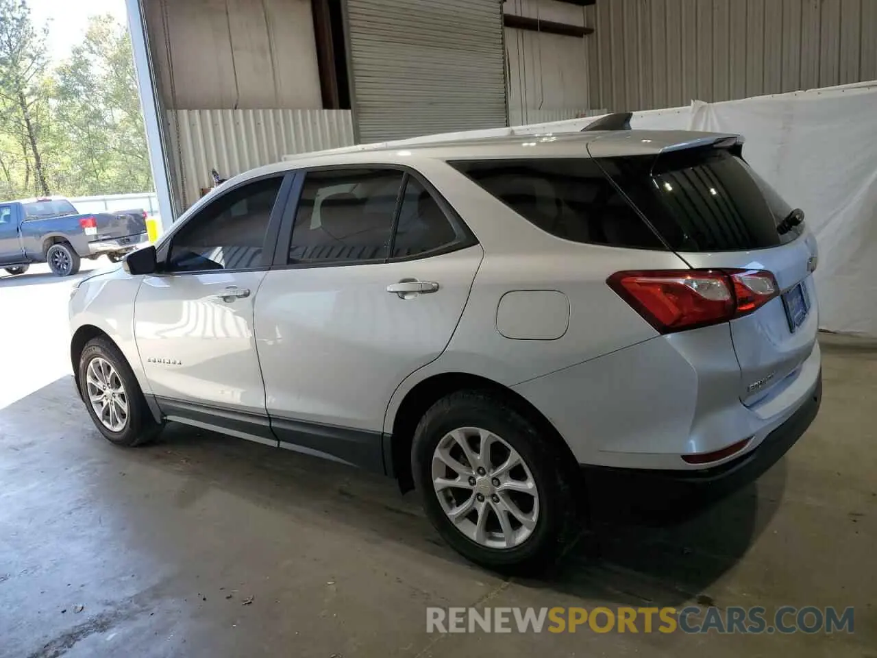 2 Photograph of a damaged car 3GNAXHEV3LS708475 CHEVROLET EQUINOX 2020