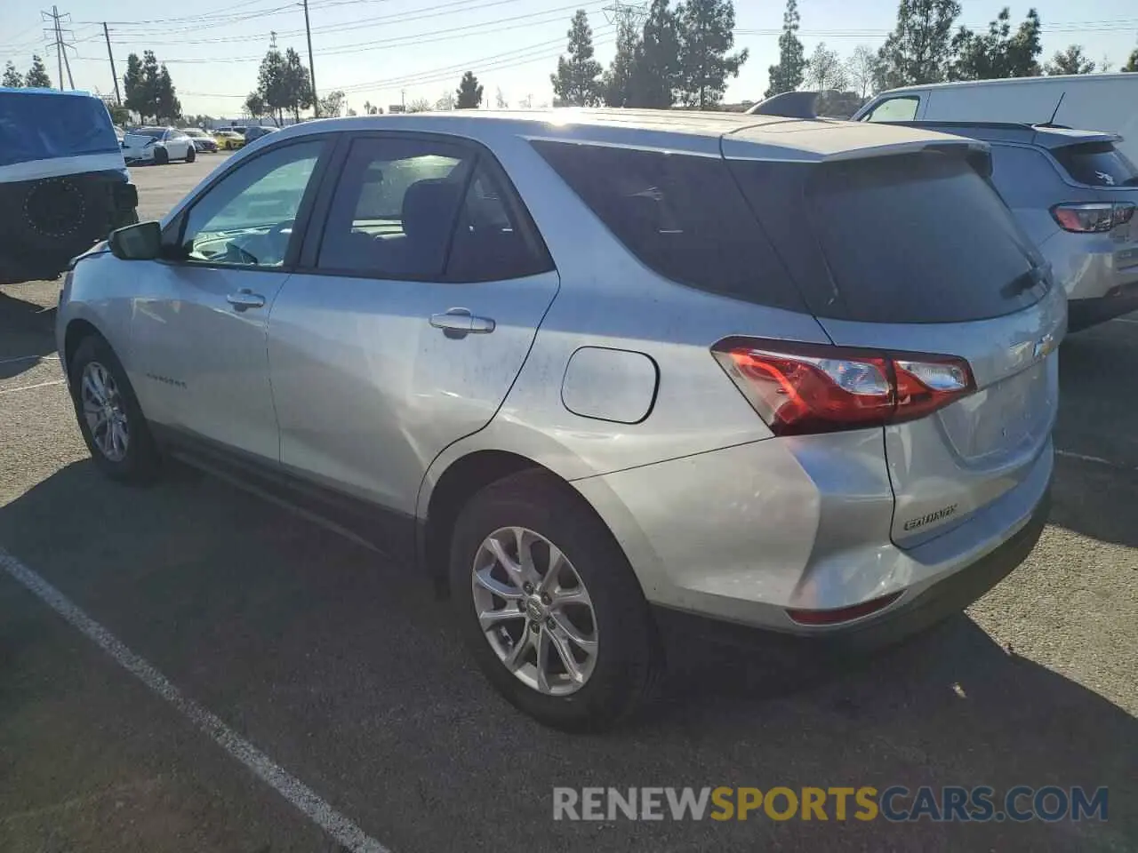2 Фотография поврежденного автомобиля 3GNAXHEV3LS714633 CHEVROLET EQUINOX 2020