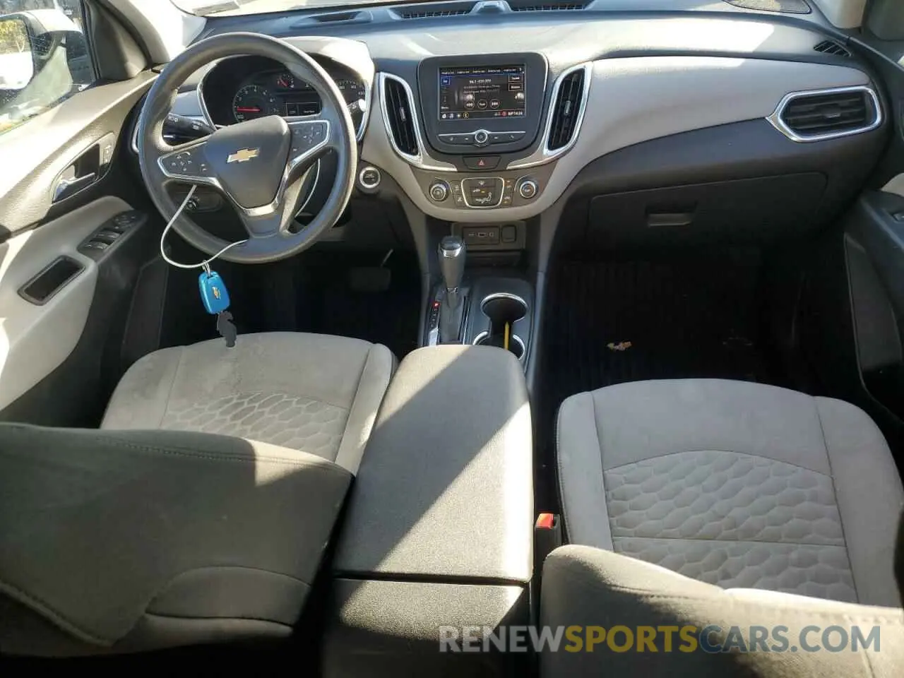 8 Фотография поврежденного автомобиля 3GNAXHEV3LS714633 CHEVROLET EQUINOX 2020