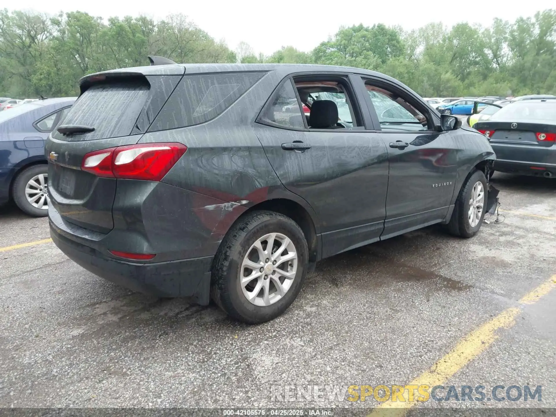 4 Photograph of a damaged car 3GNAXHEV4LS542953 CHEVROLET EQUINOX 2020