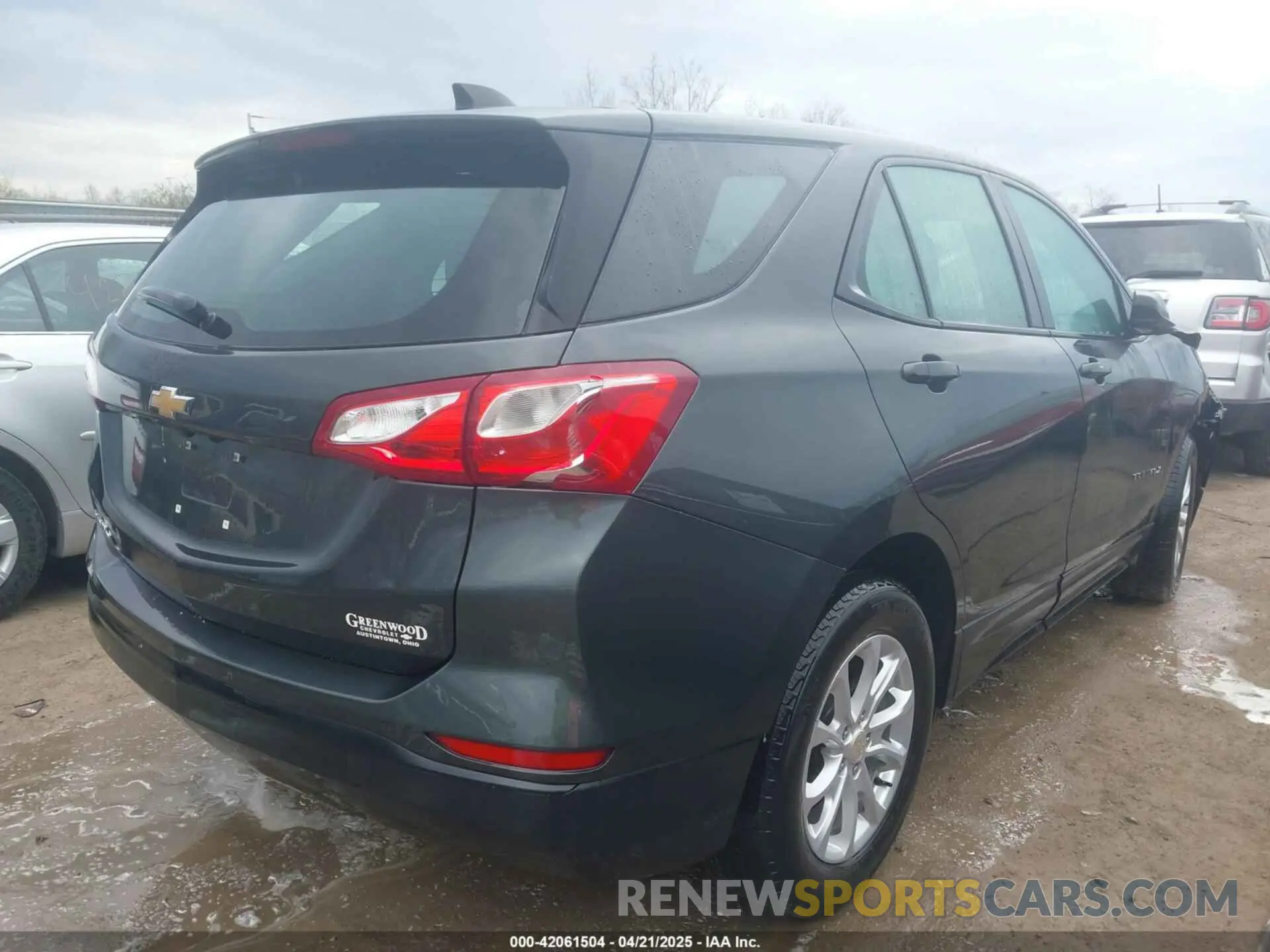 4 Photograph of a damaged car 3GNAXHEV4LS545593 CHEVROLET EQUINOX 2020