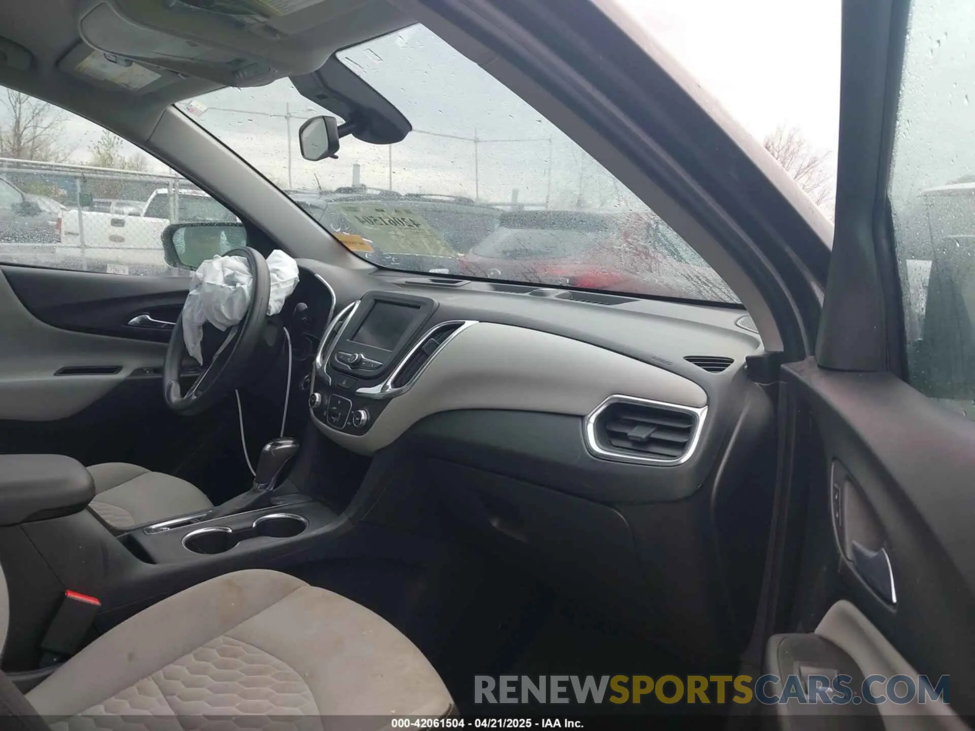 5 Photograph of a damaged car 3GNAXHEV4LS545593 CHEVROLET EQUINOX 2020