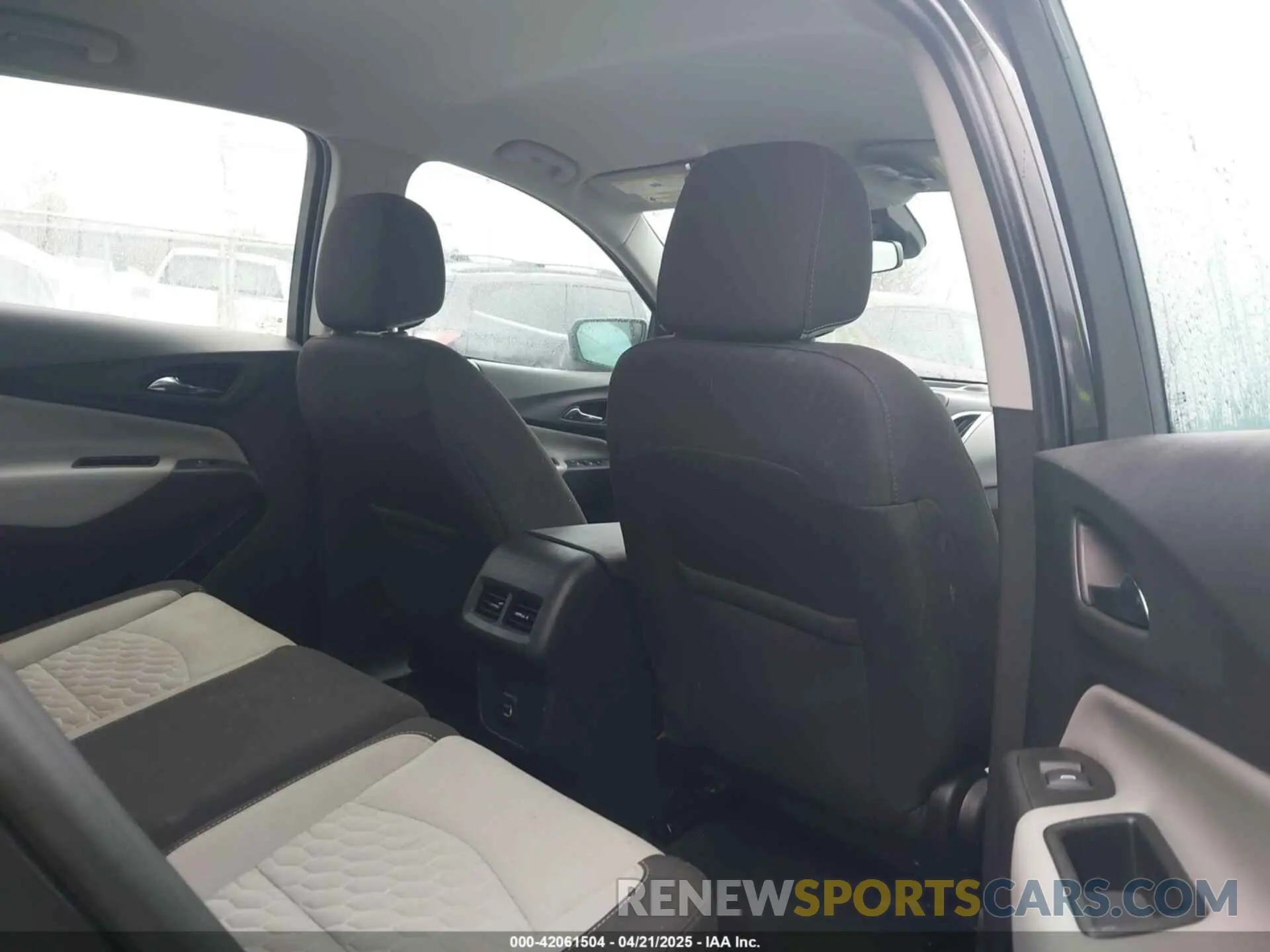 8 Photograph of a damaged car 3GNAXHEV4LS545593 CHEVROLET EQUINOX 2020