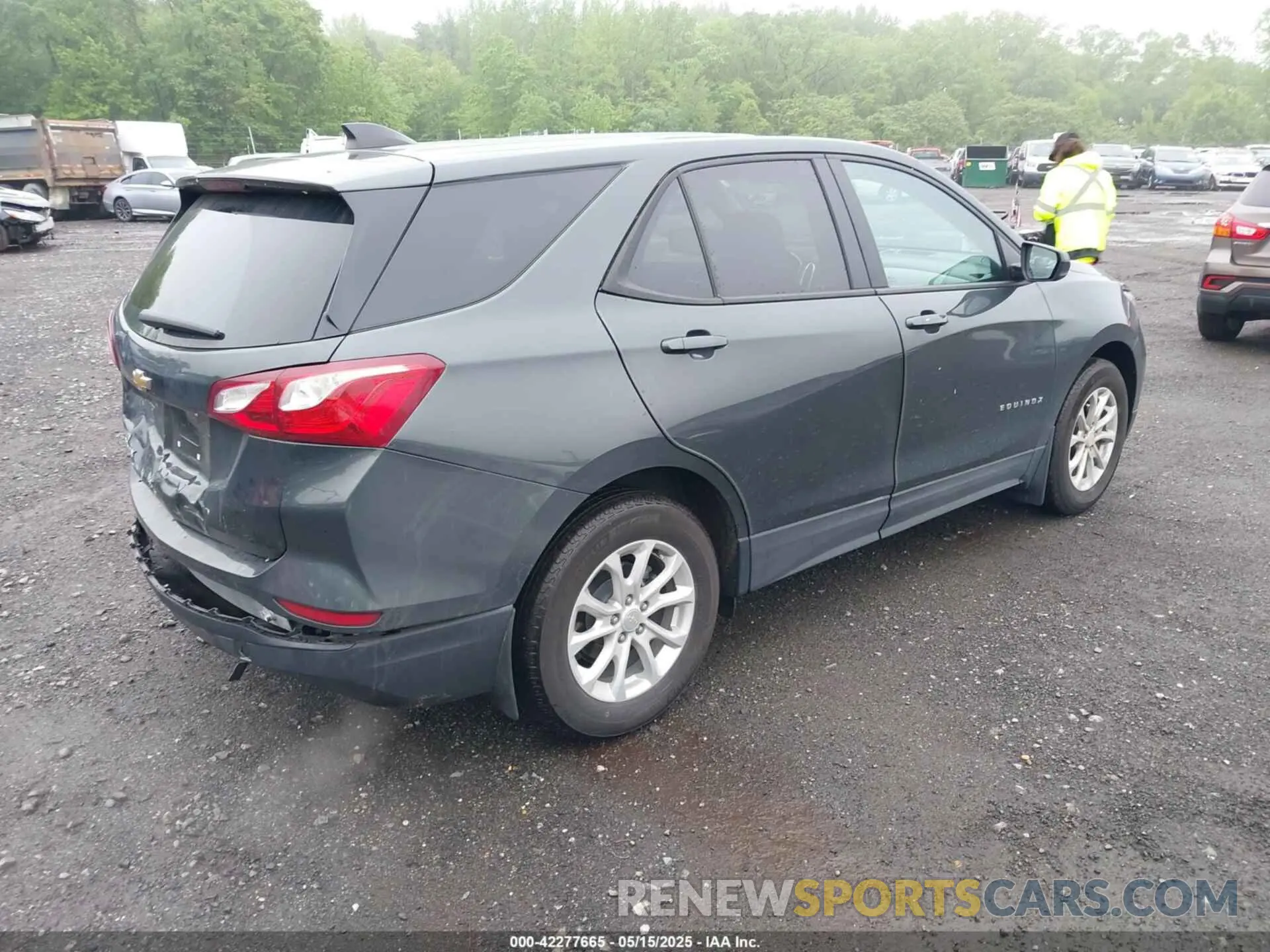 4 Фотография поврежденного автомобиля 3GNAXHEV4LS592073 CHEVROLET EQUINOX 2020