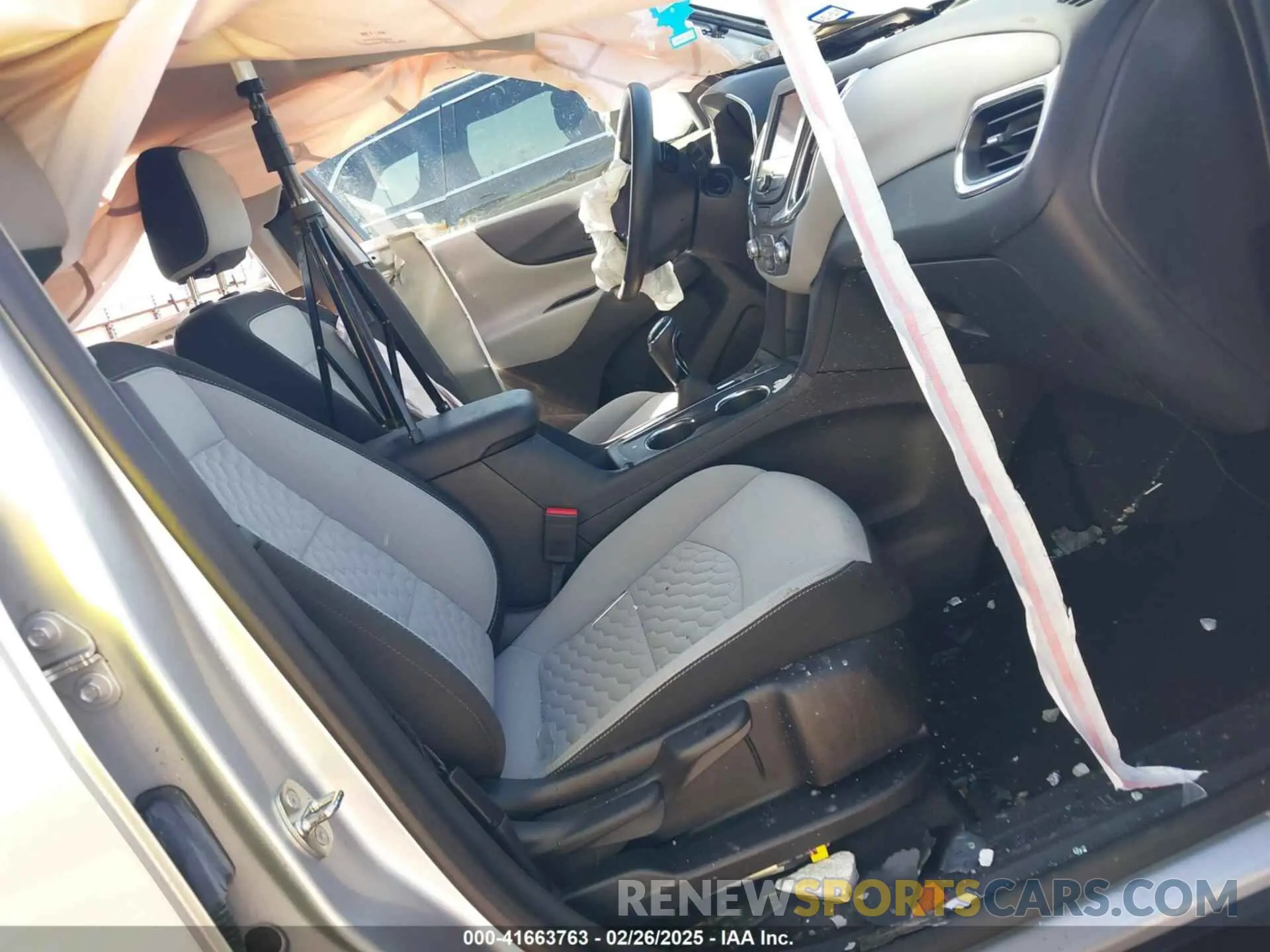 5 Photograph of a damaged car 3GNAXHEV4LS595250 CHEVROLET EQUINOX 2020