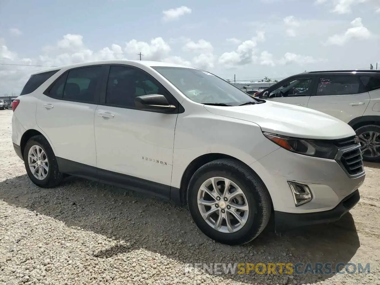 4 Photograph of a damaged car 3GNAXHEV4LS617361 CHEVROLET EQUINOX 2020