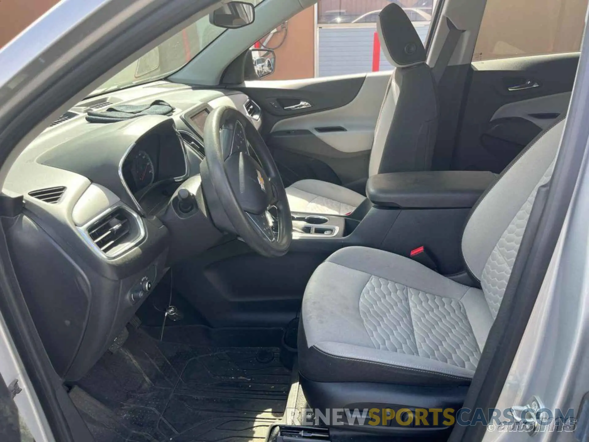 1 Photograph of a damaged car 3GNAXHEV4LS623290 CHEVROLET EQUINOX 2020