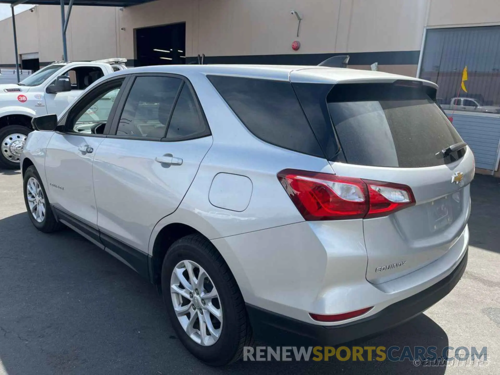 16 Photograph of a damaged car 3GNAXHEV4LS623290 CHEVROLET EQUINOX 2020