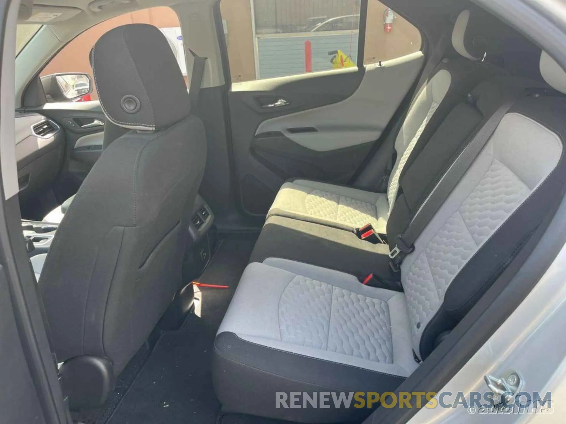 8 Photograph of a damaged car 3GNAXHEV4LS623290 CHEVROLET EQUINOX 2020