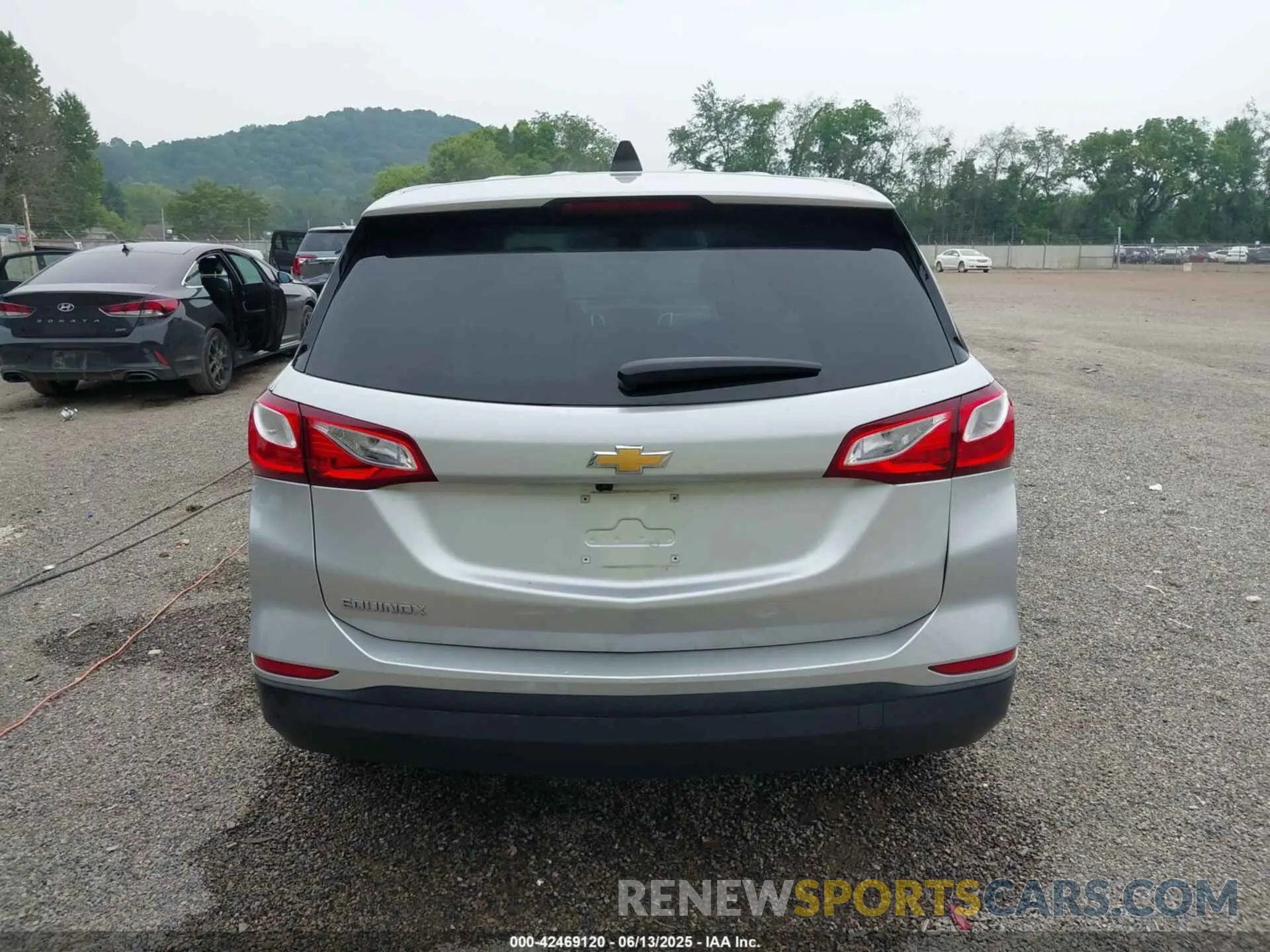 17 Photograph of a damaged car 3GNAXHEV4LS646150 CHEVROLET EQUINOX 2020