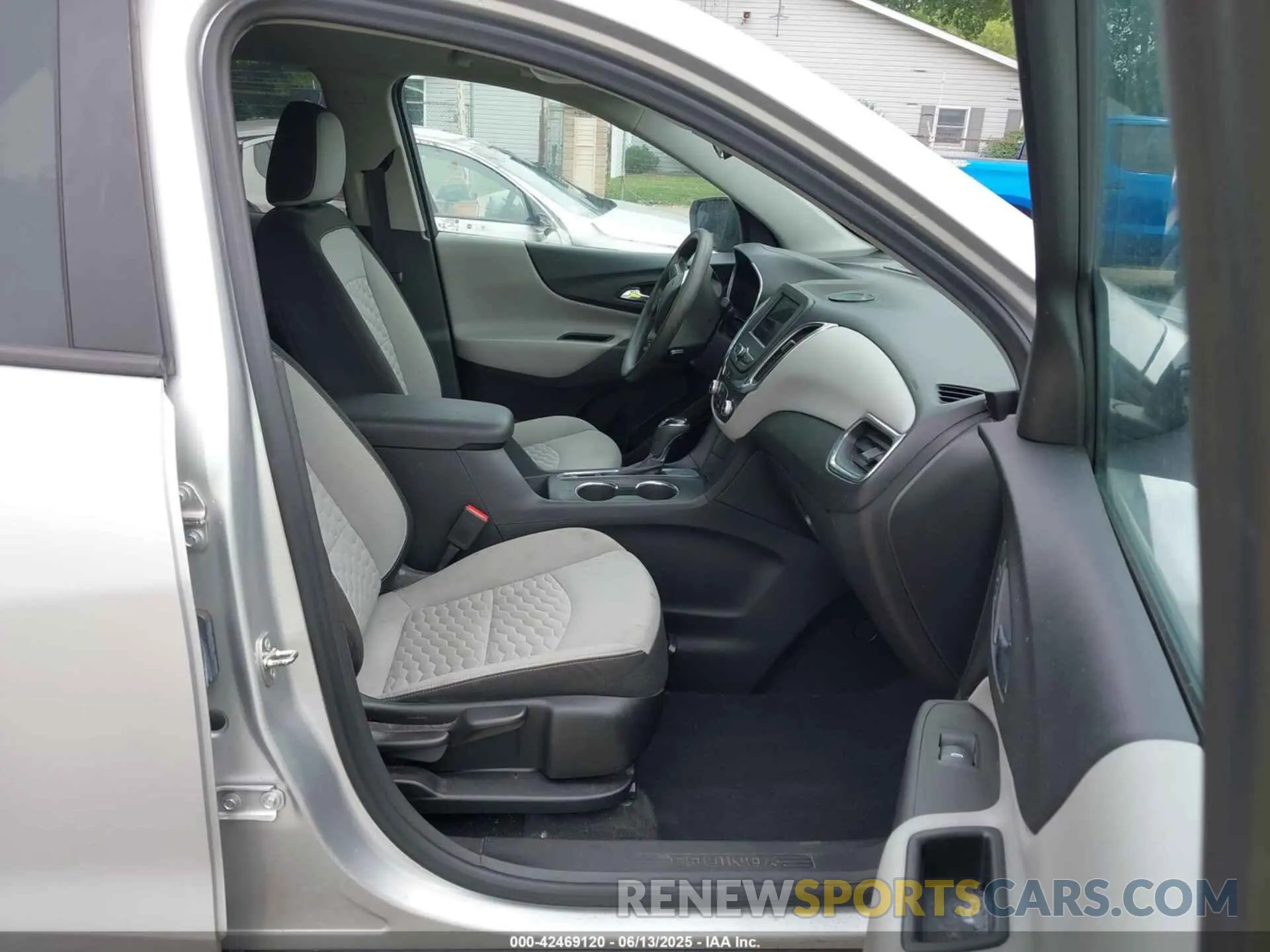 5 Photograph of a damaged car 3GNAXHEV4LS646150 CHEVROLET EQUINOX 2020