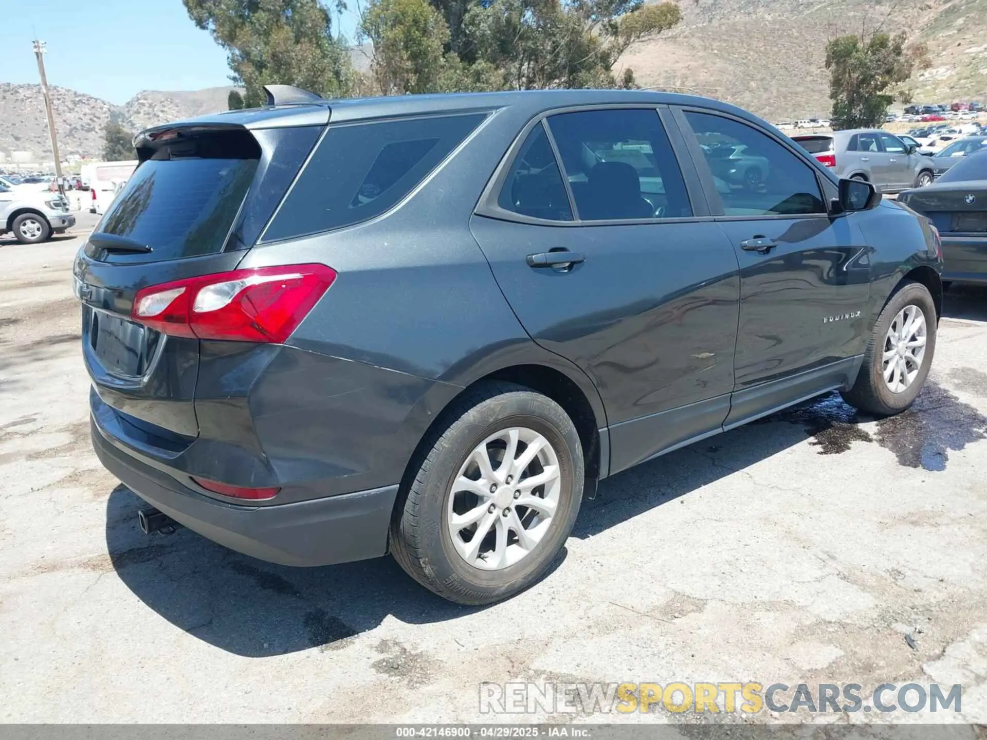 4 Photograph of a damaged car 3GNAXHEV4LS659089 CHEVROLET EQUINOX 2020