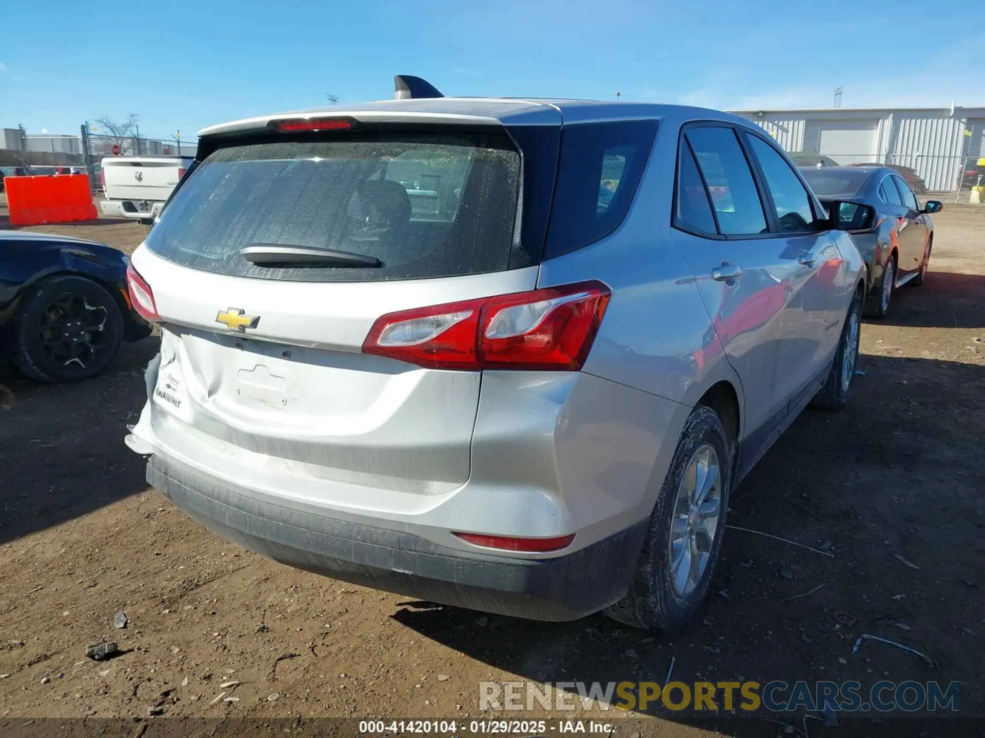 4 Photograph of a damaged car 3GNAXHEV5LS518807 CHEVROLET EQUINOX 2020